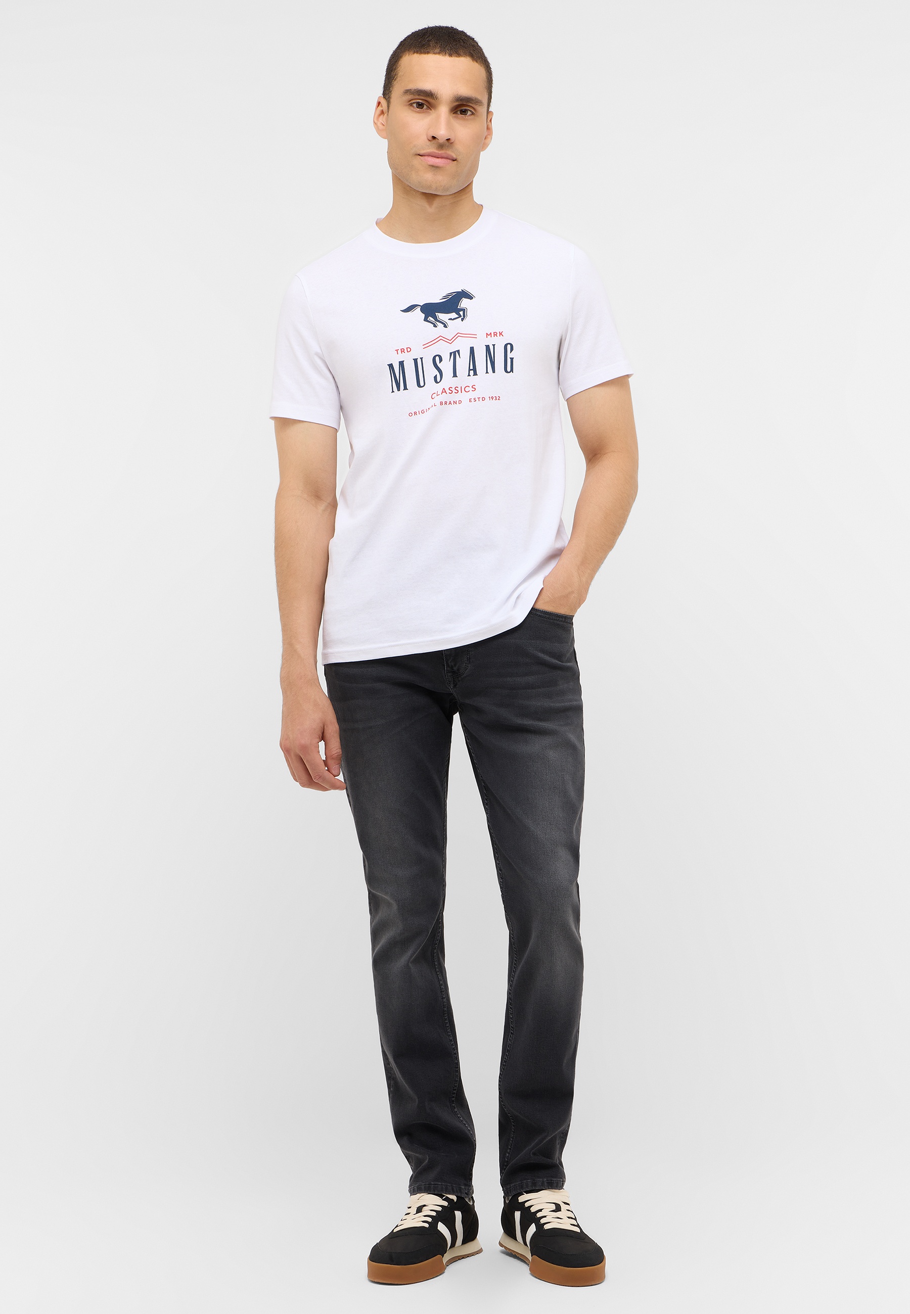 Jeans Style Vegas Slim T-shirt, Person, Stehend, Hosen, Mann