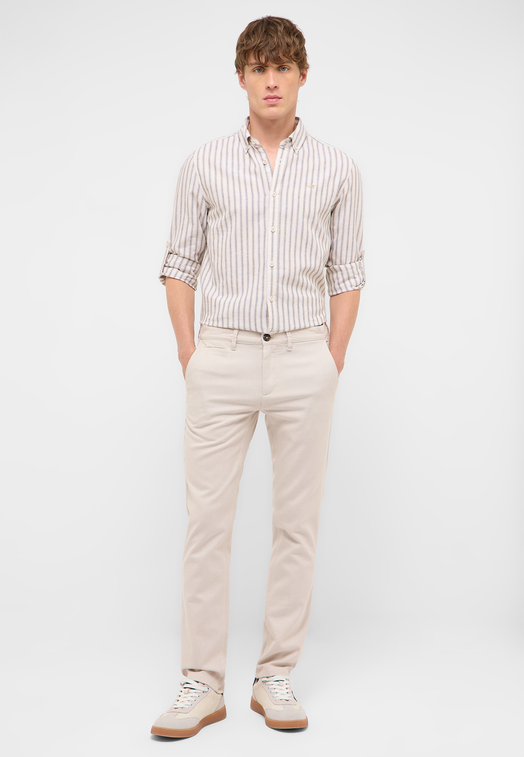 Hemd aus Leinen, Gestreiftes Hemd, Knopfhemd, Beige Hose, Casual-Outfit