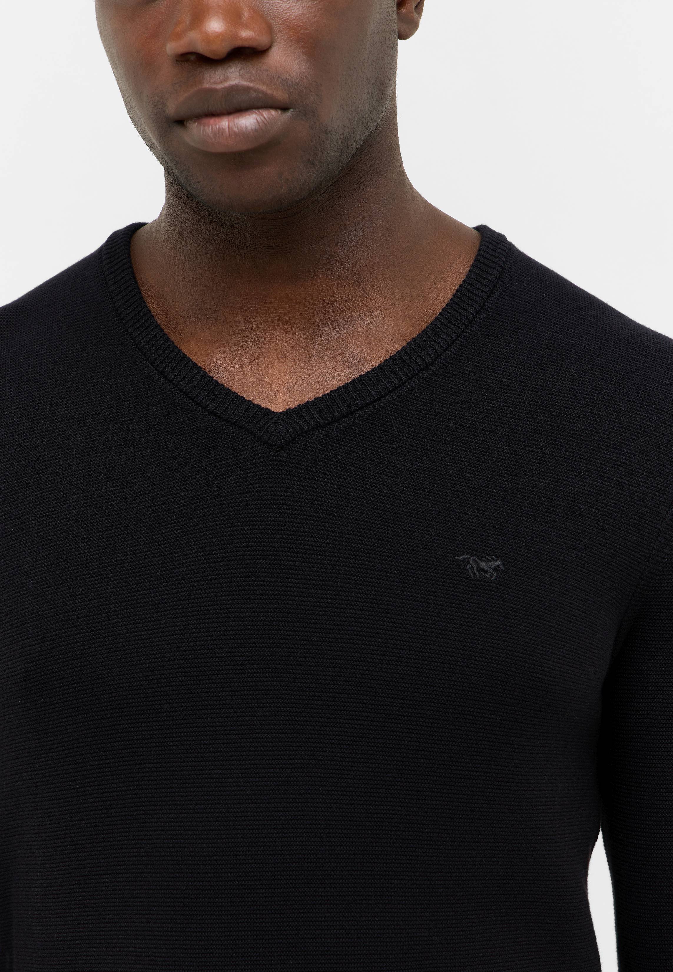 Gesicht, Kopf, Hals, Langer Ärmel, T-shirt