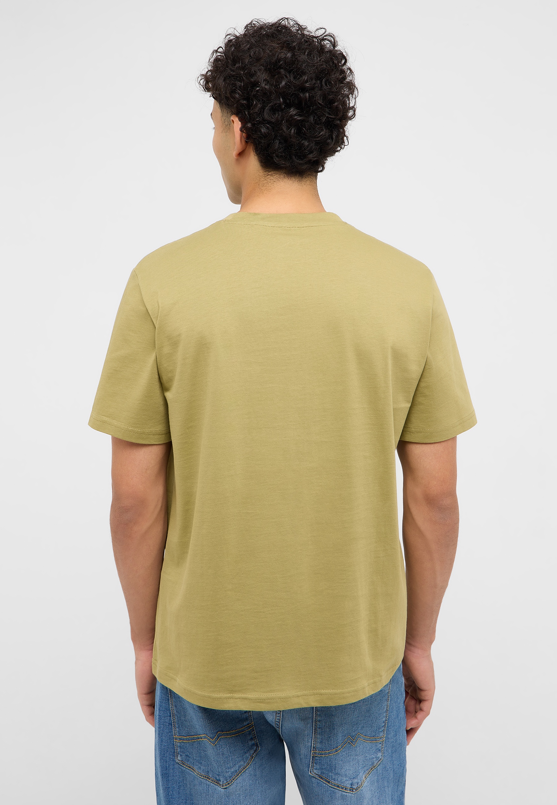 T-shirt, Jeans, Erwachsener, Mann, Person