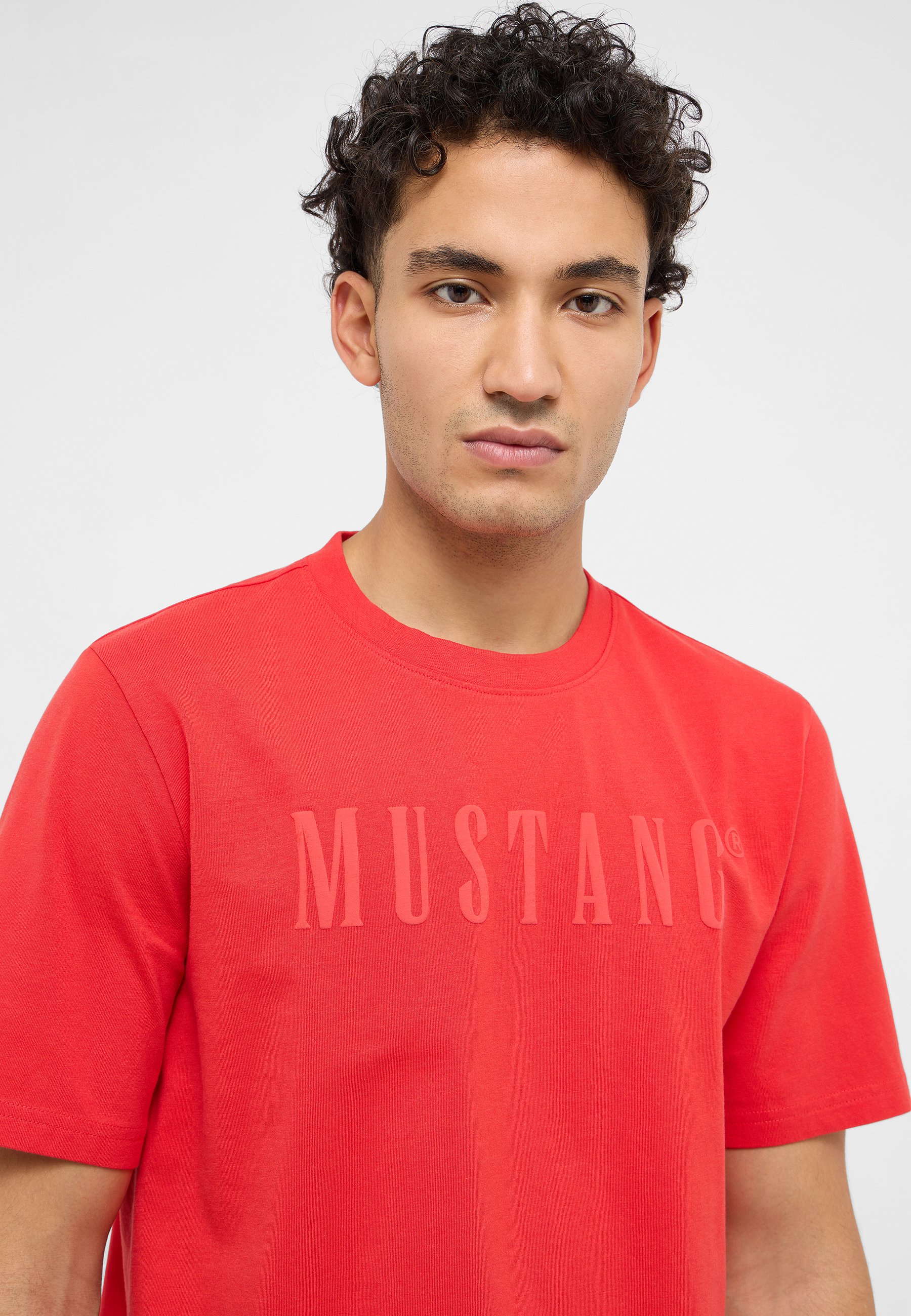 T-shirt, Gesicht, Kopf, Person, Hals