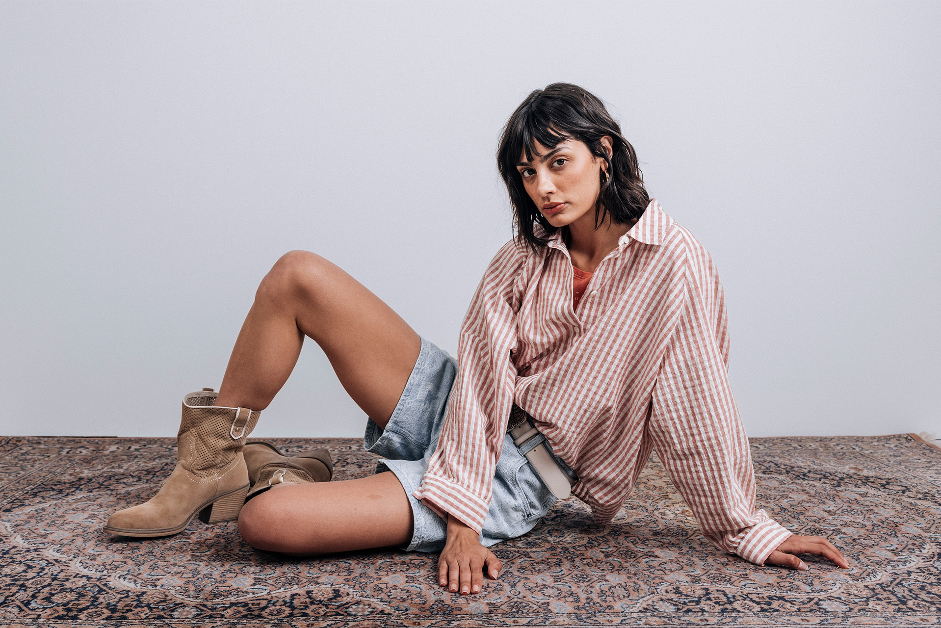 Person, Sitzen, Kleidung, Pyjama