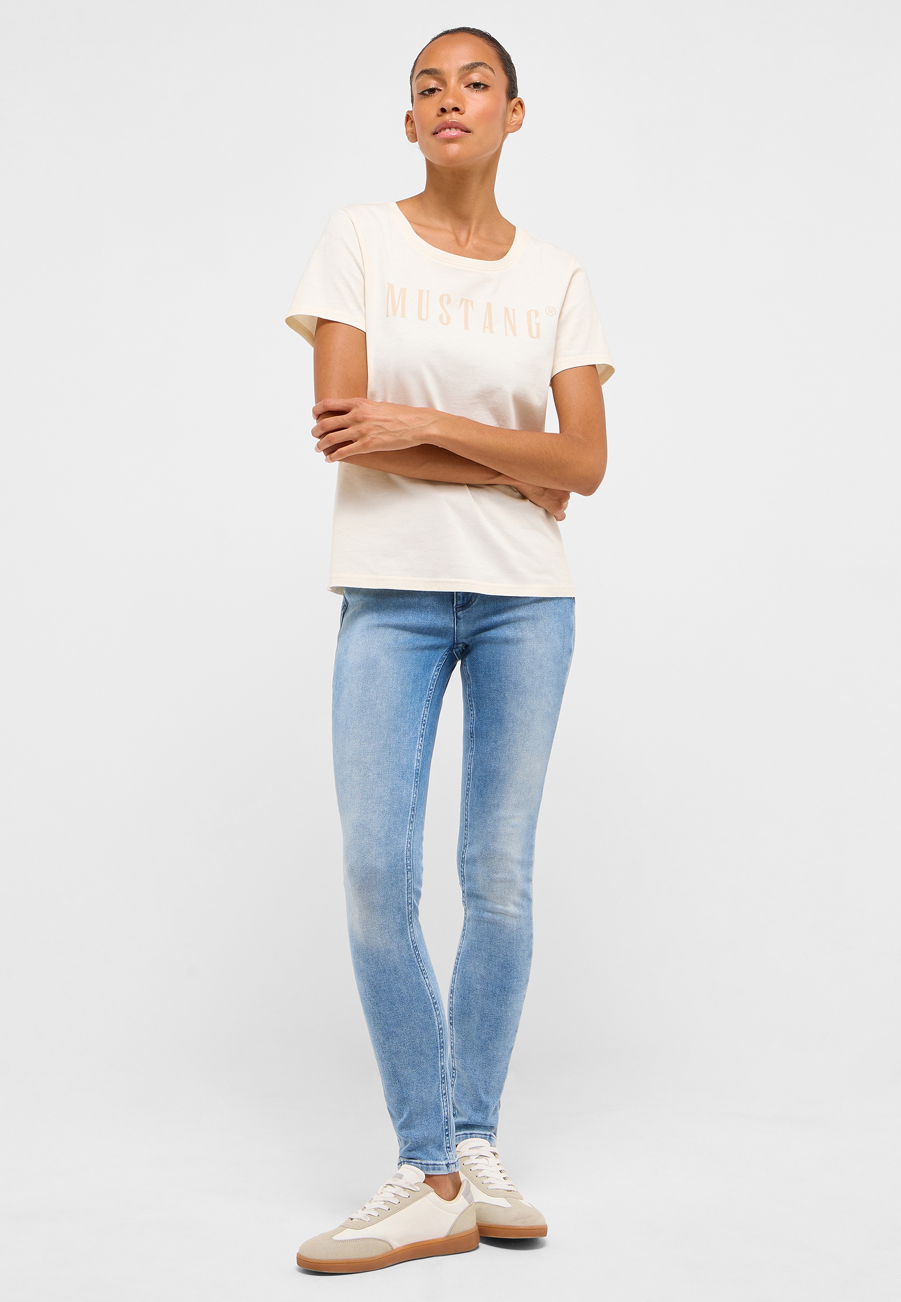 Hosen, T-shirt, Jeans, Person, Stehend