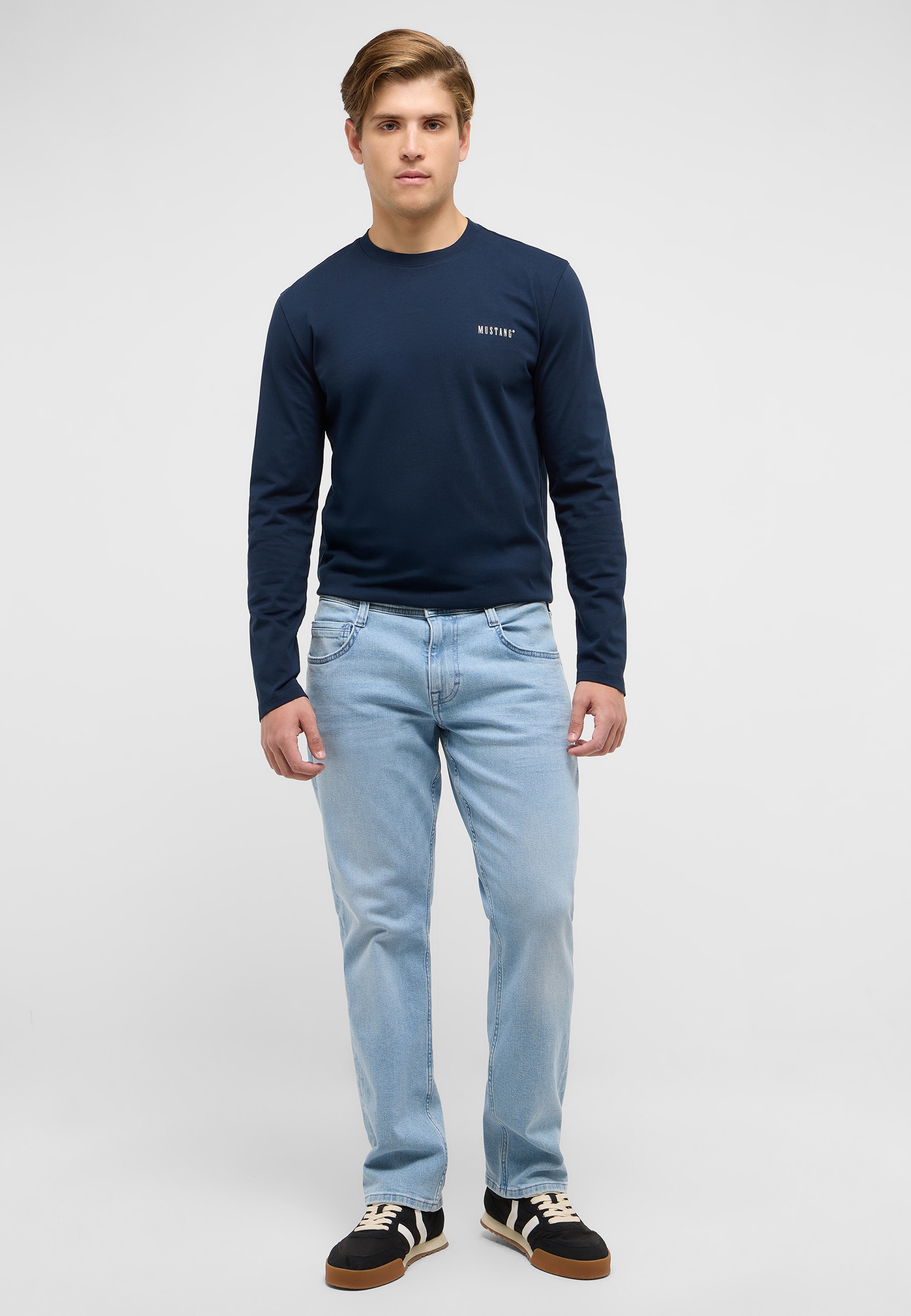 Hosen, Langarm, Person, Jeans, Stehend