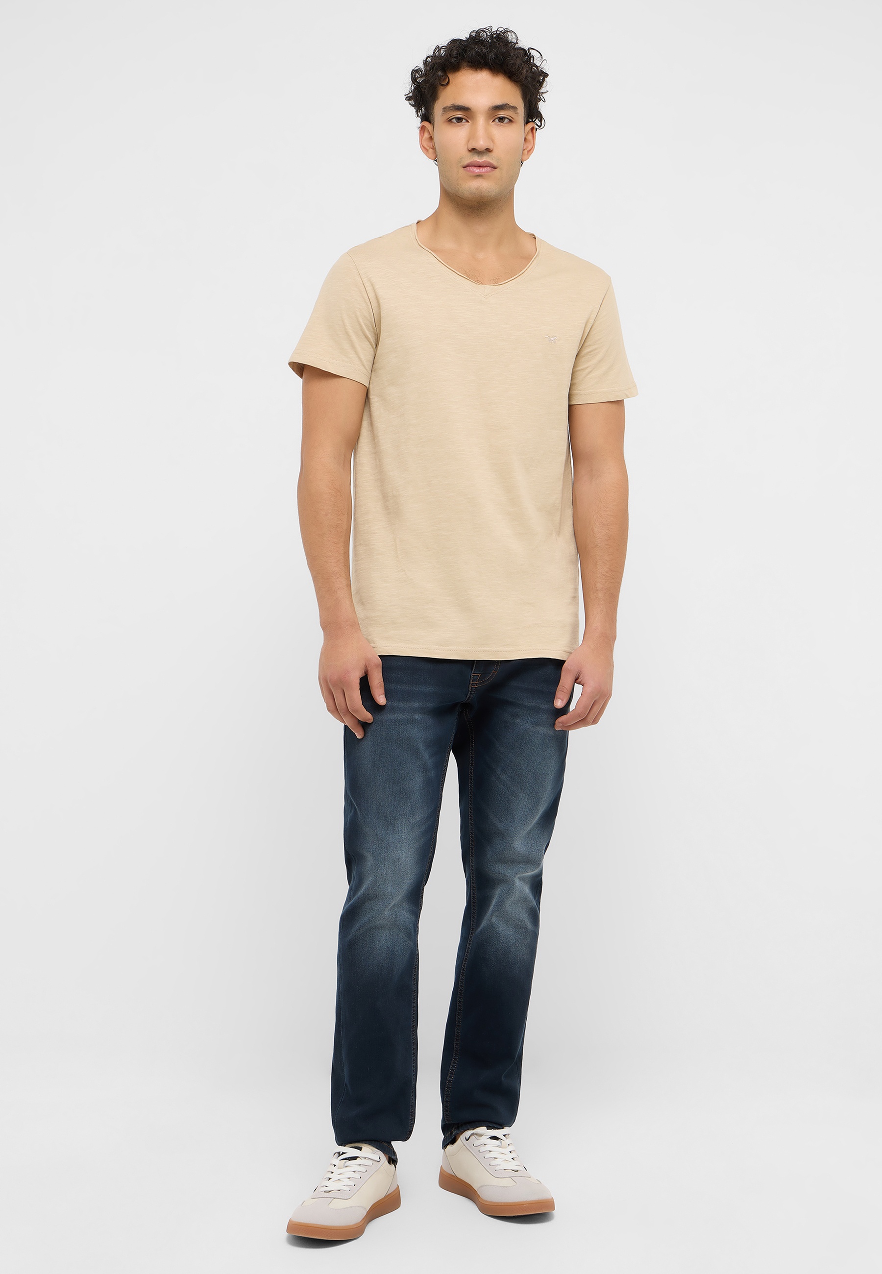 T-shirt, Hosen, Jeanshose, Person, Stehend