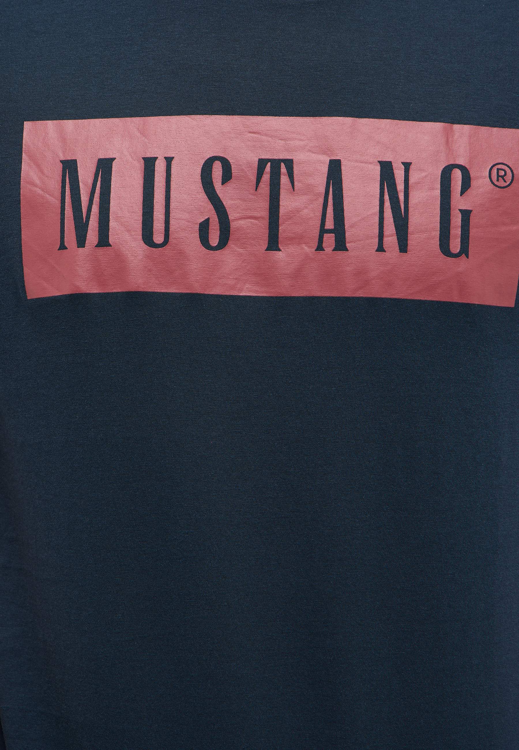 T-shirt, Fahne, Text, Langer Ärmel, Visitenkarte