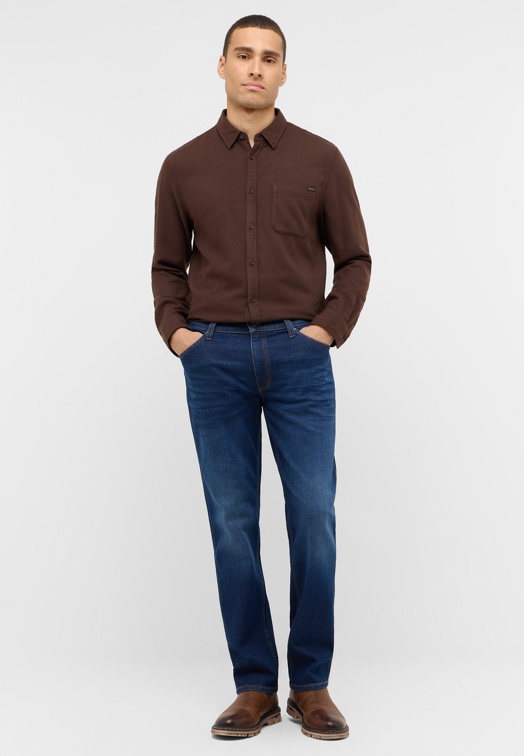 Hosen, Hemd, Jeanshose, Person, Stehend