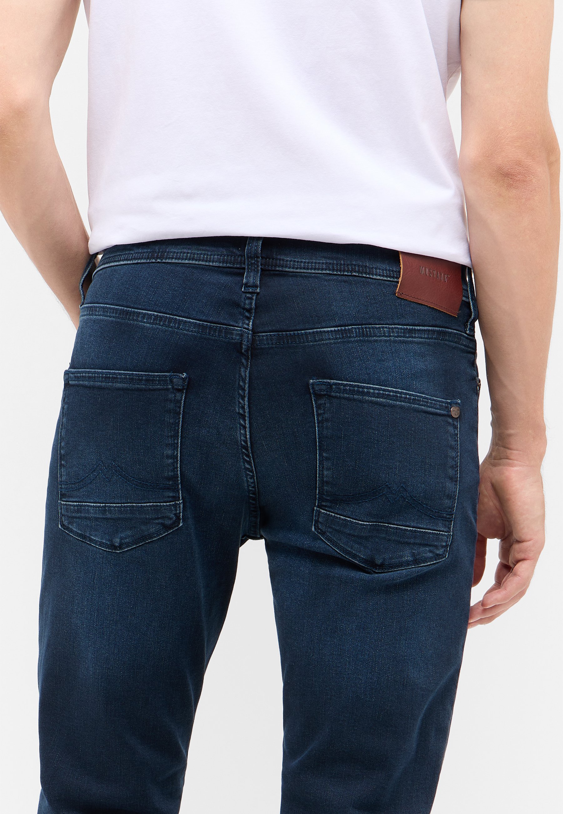 jeans, dunkelblau, rückseite, fünf-tick, lederpatch