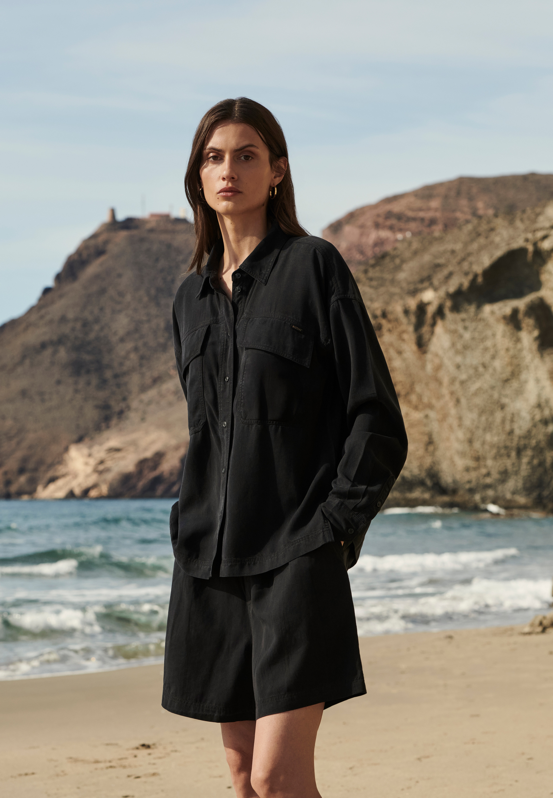 Hemd, Schwarz, Sommerlook, Strandoutfit, Kapuzen?