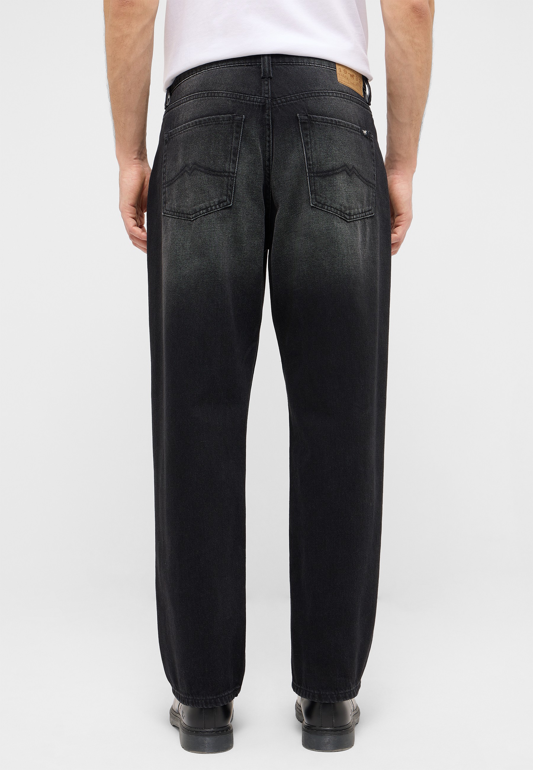 Jeans,  Denim,  Gesäßtaschen,  Dunkle Waschung,  Gerade Beine