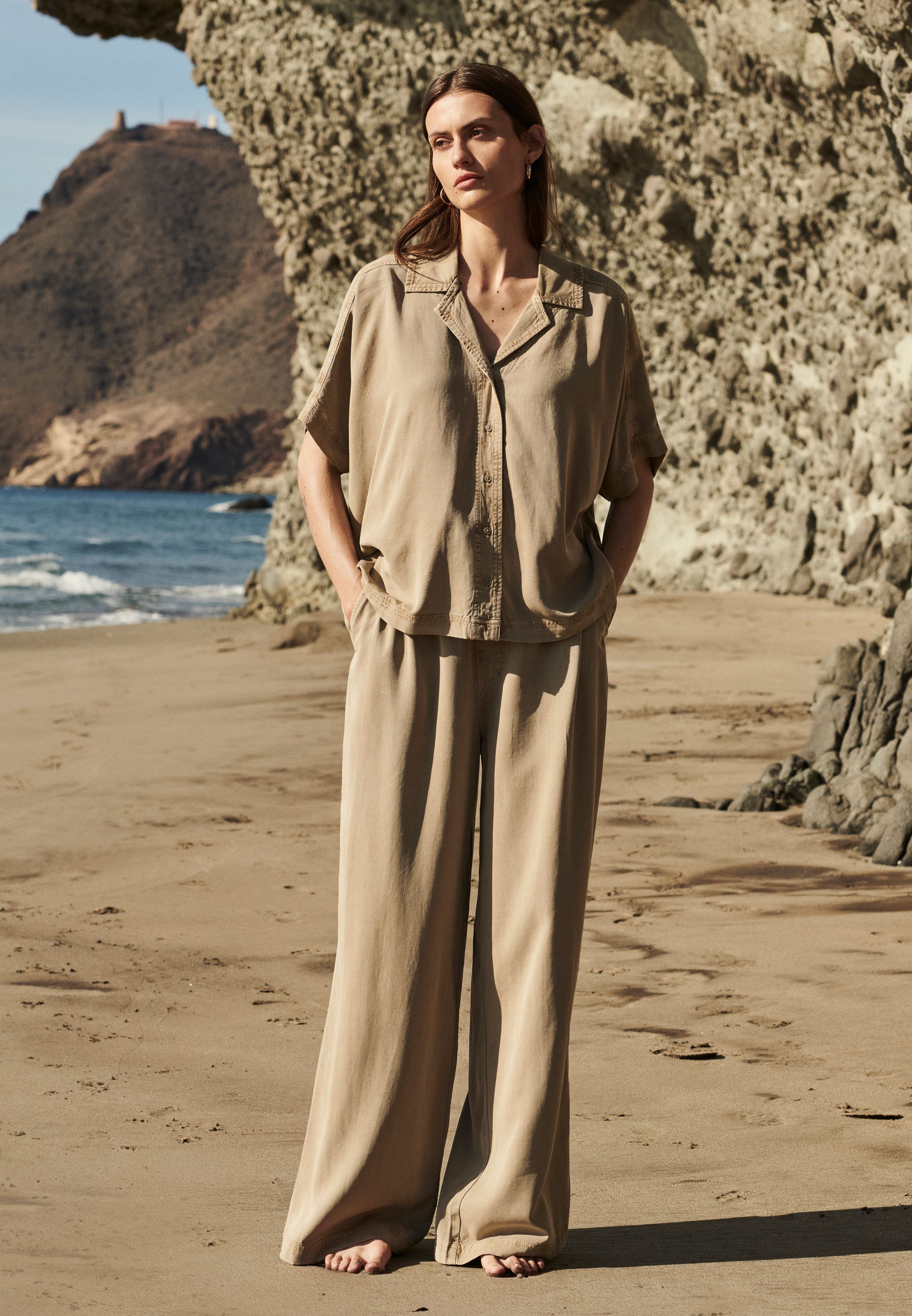 Sommeroutfit, Beige, Lagenlook, Lockere Hose, Hemdbluse