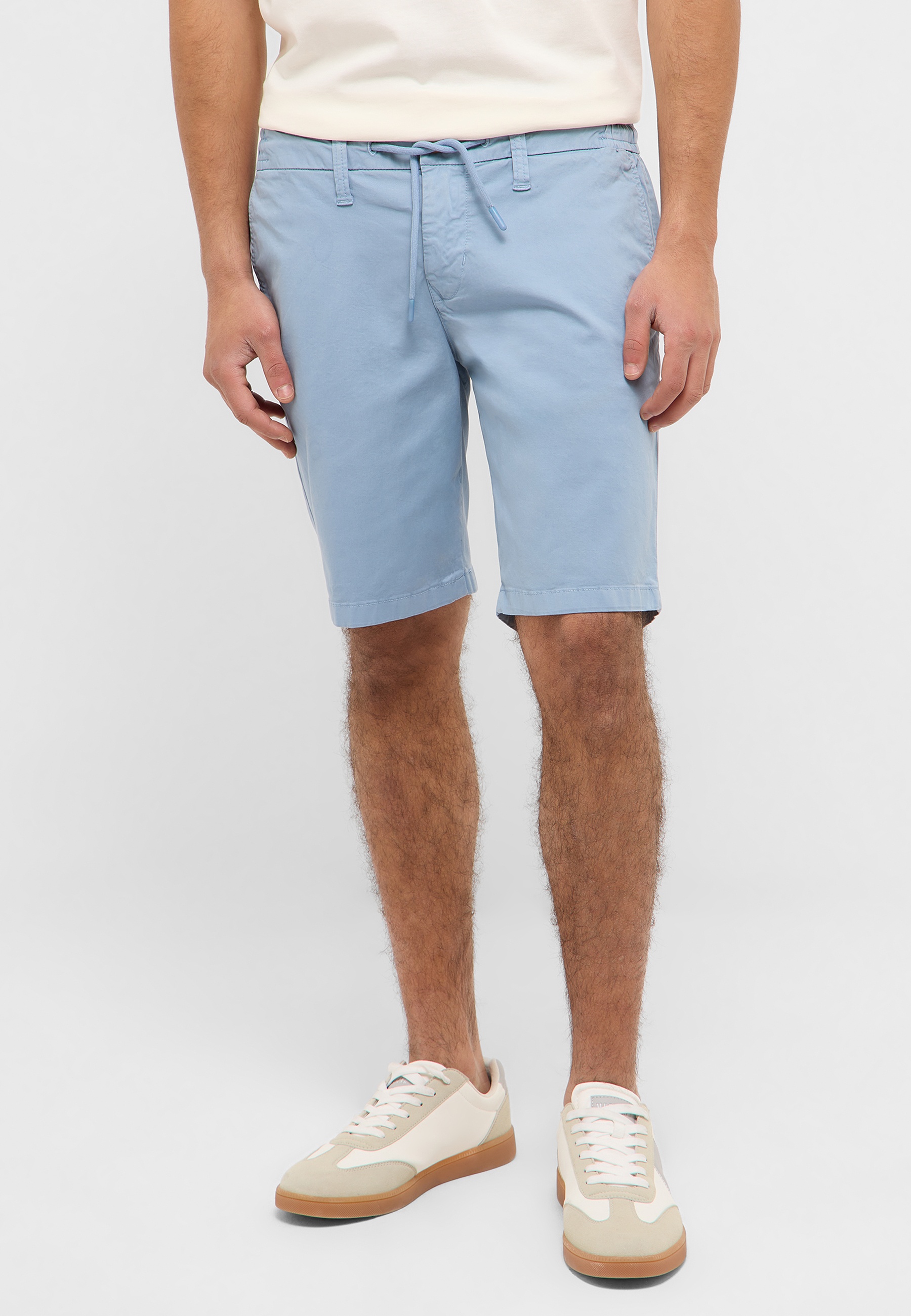 Kurze Hose, Turnschuh, Erwachsener, Mann, Person