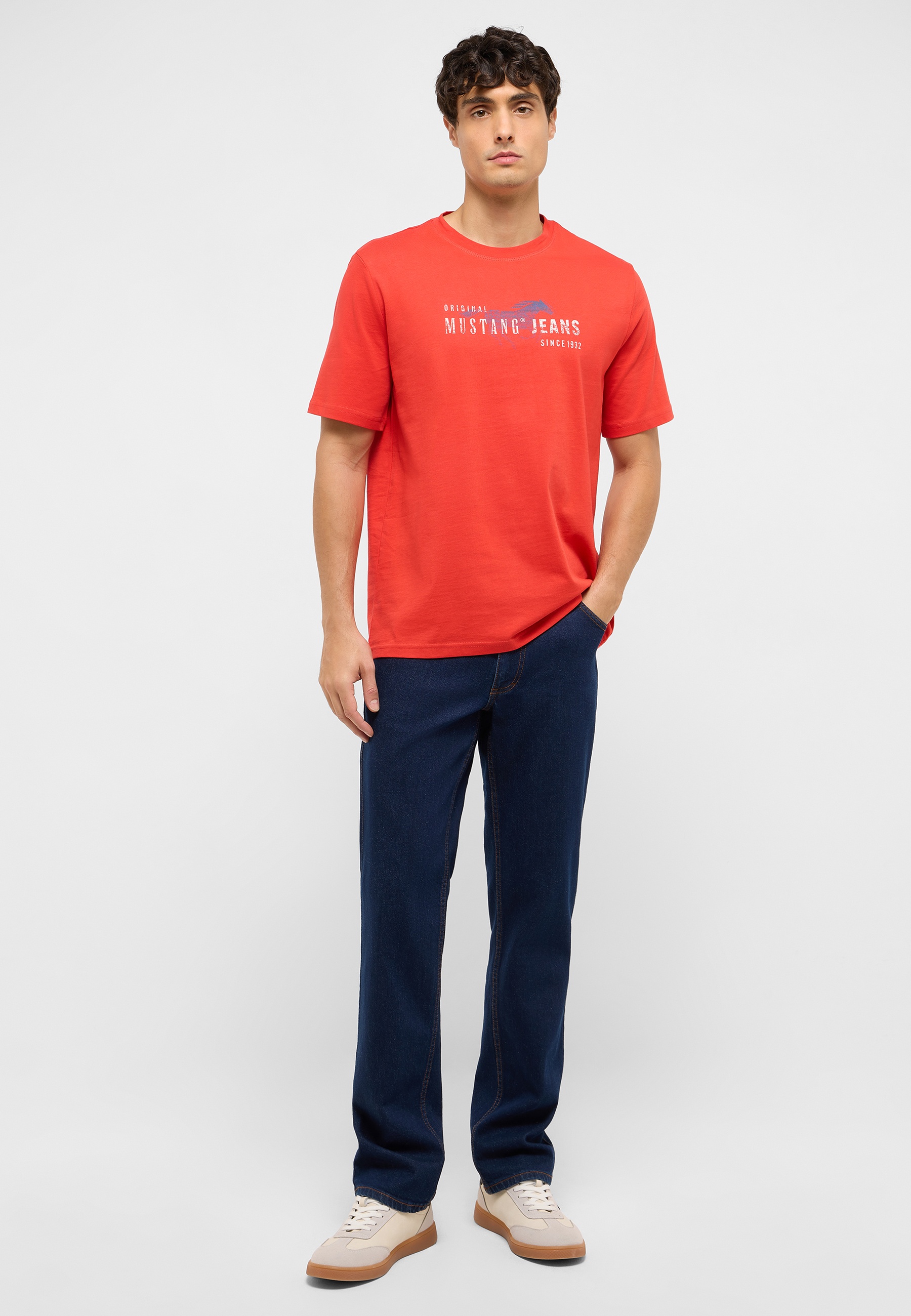 T-shirt, Hosen, Person, Stehend, Jeanshose