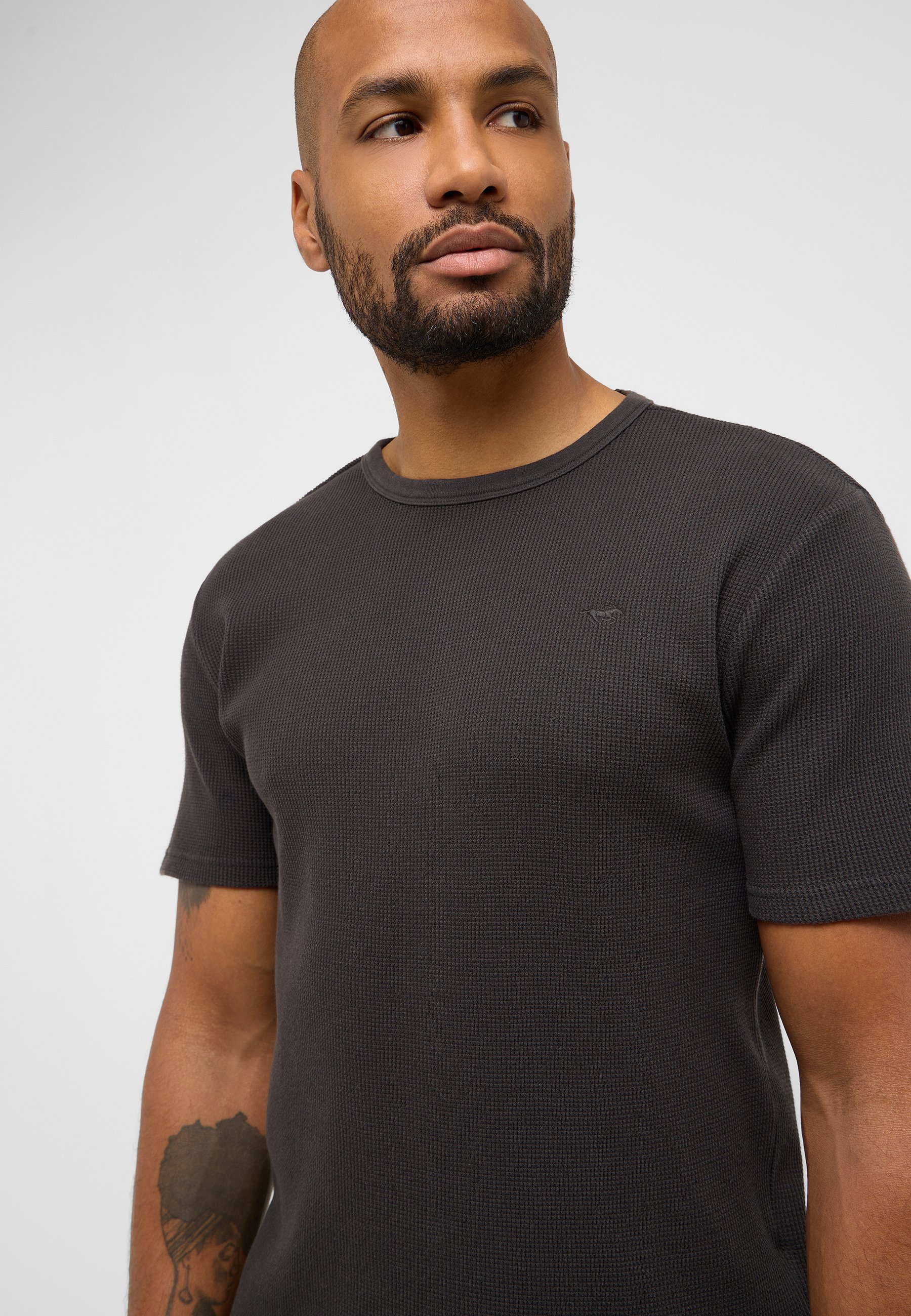 T-shirt, Ärmel, Erwachsener, Mann, Person