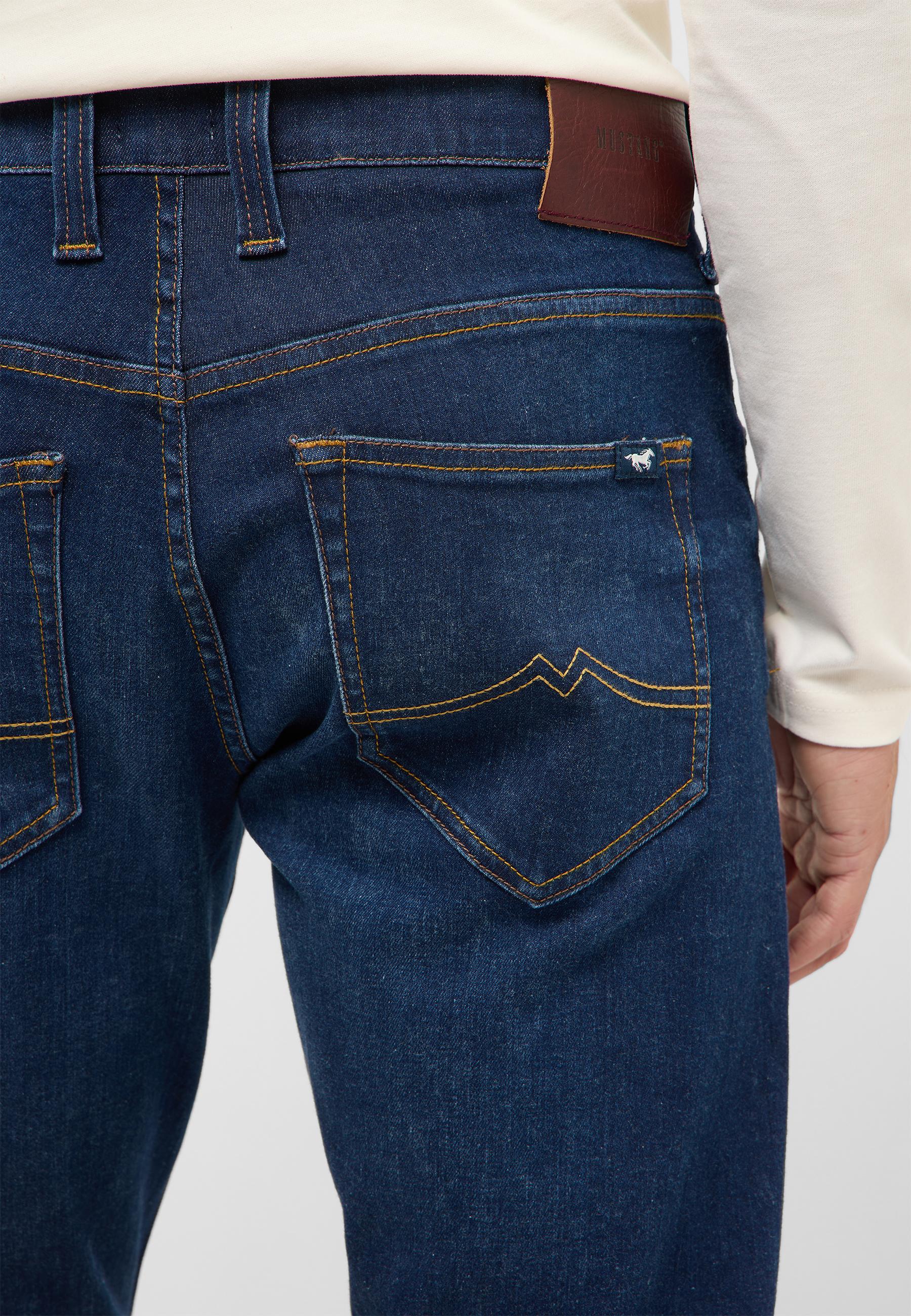 jeans, denim, hintere tasche, orange farbstich, braunes lederpatch