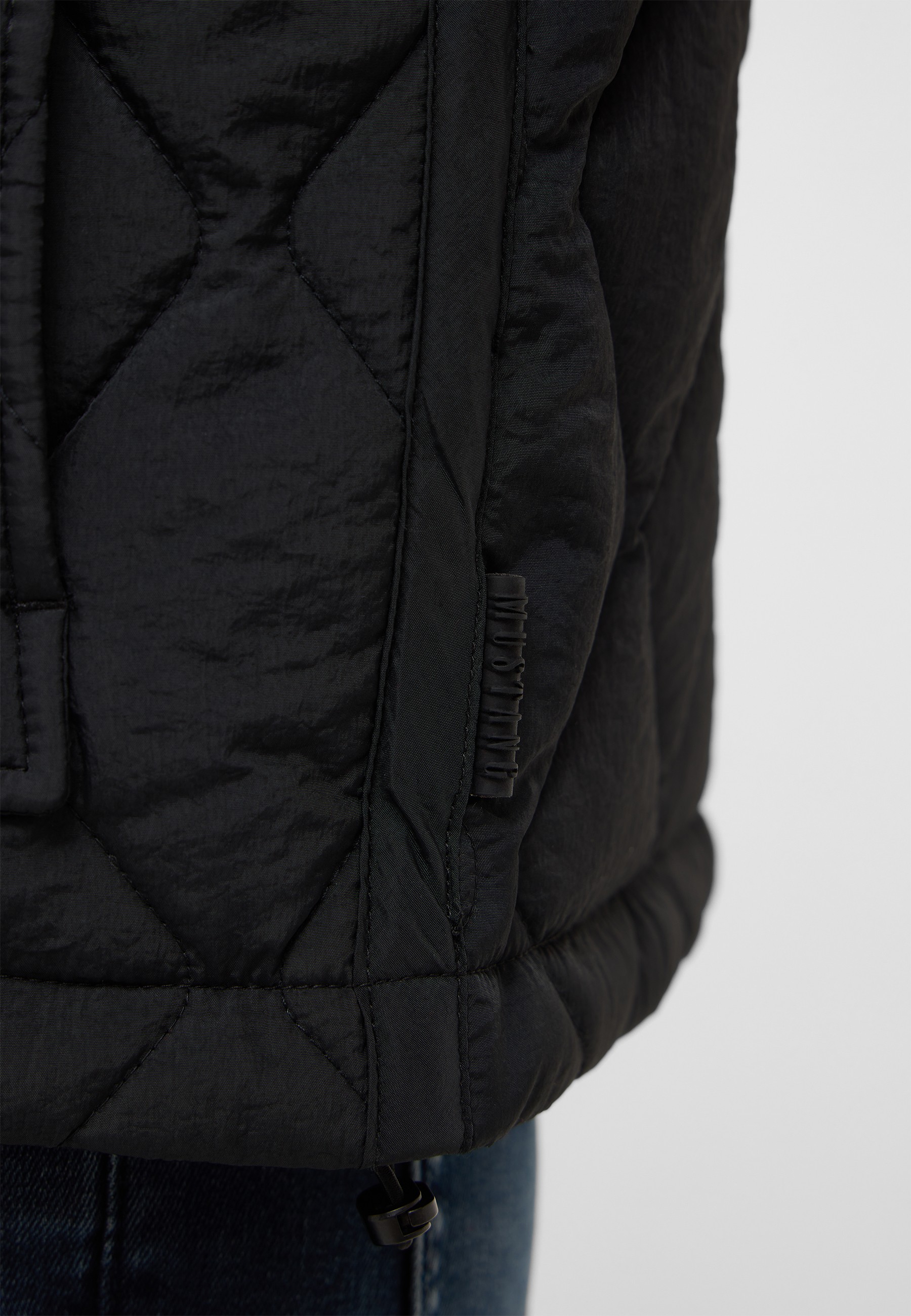 gequiltet?, Daunenjacke, schwarz, quiltungen, Zip