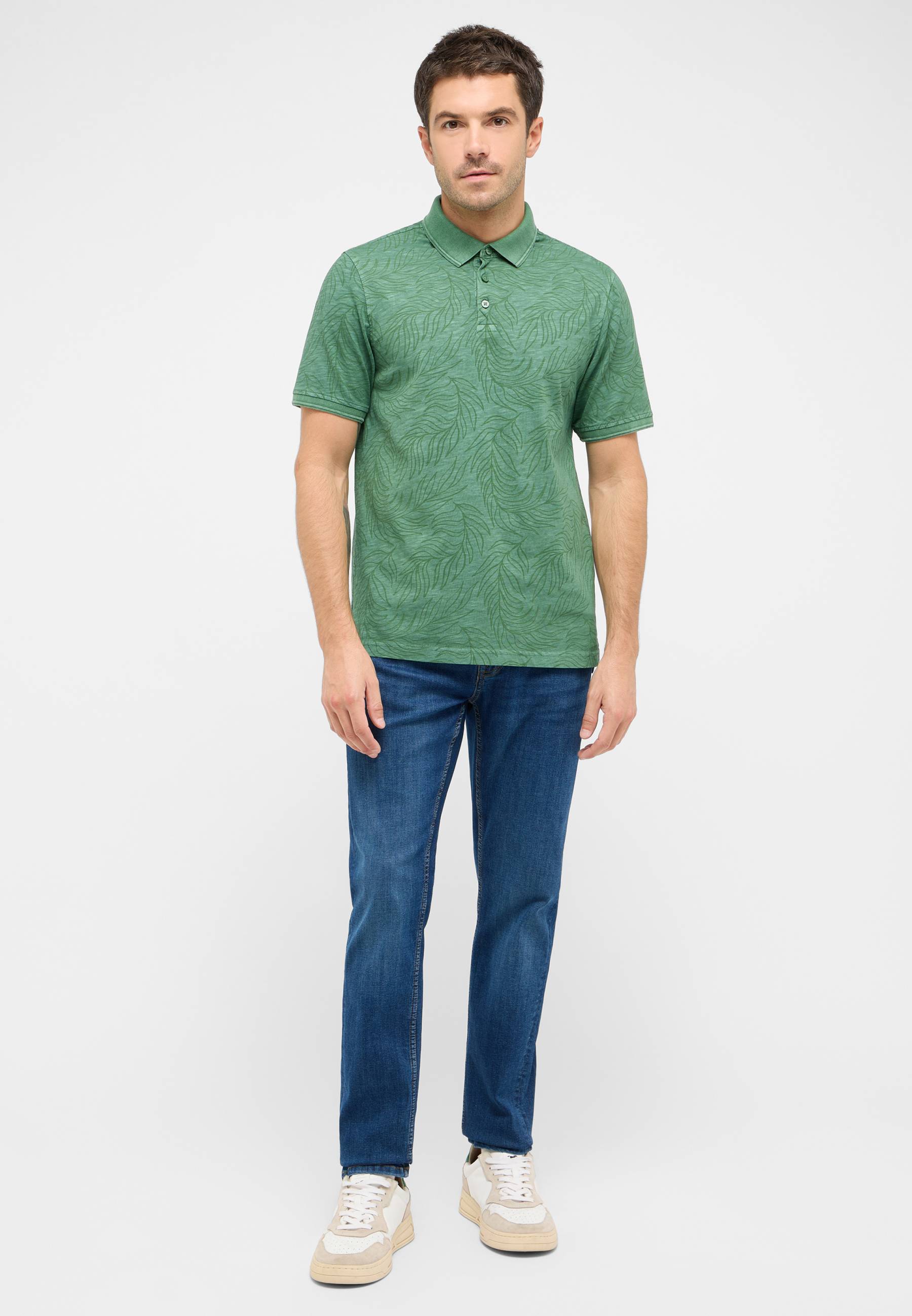 Hemd, T-shirt, Hosen, Person, Stehend