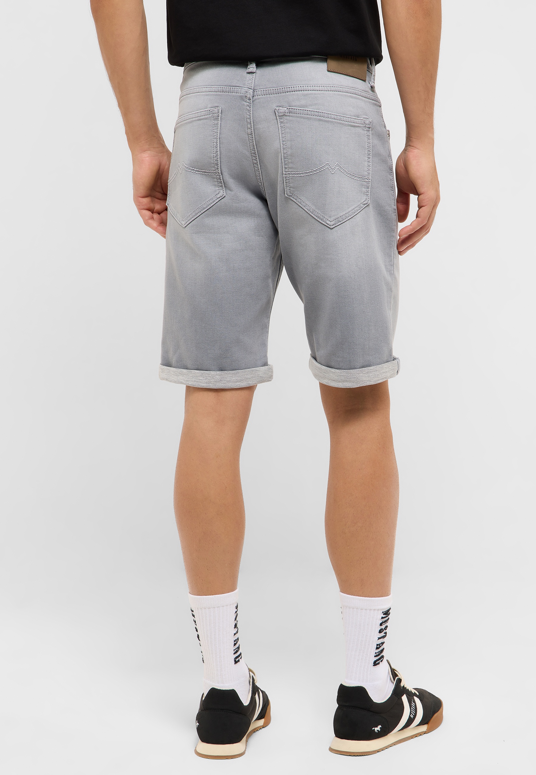 Bekleidung, Kurze Hosen, Schuhwerk, Schuh, Person