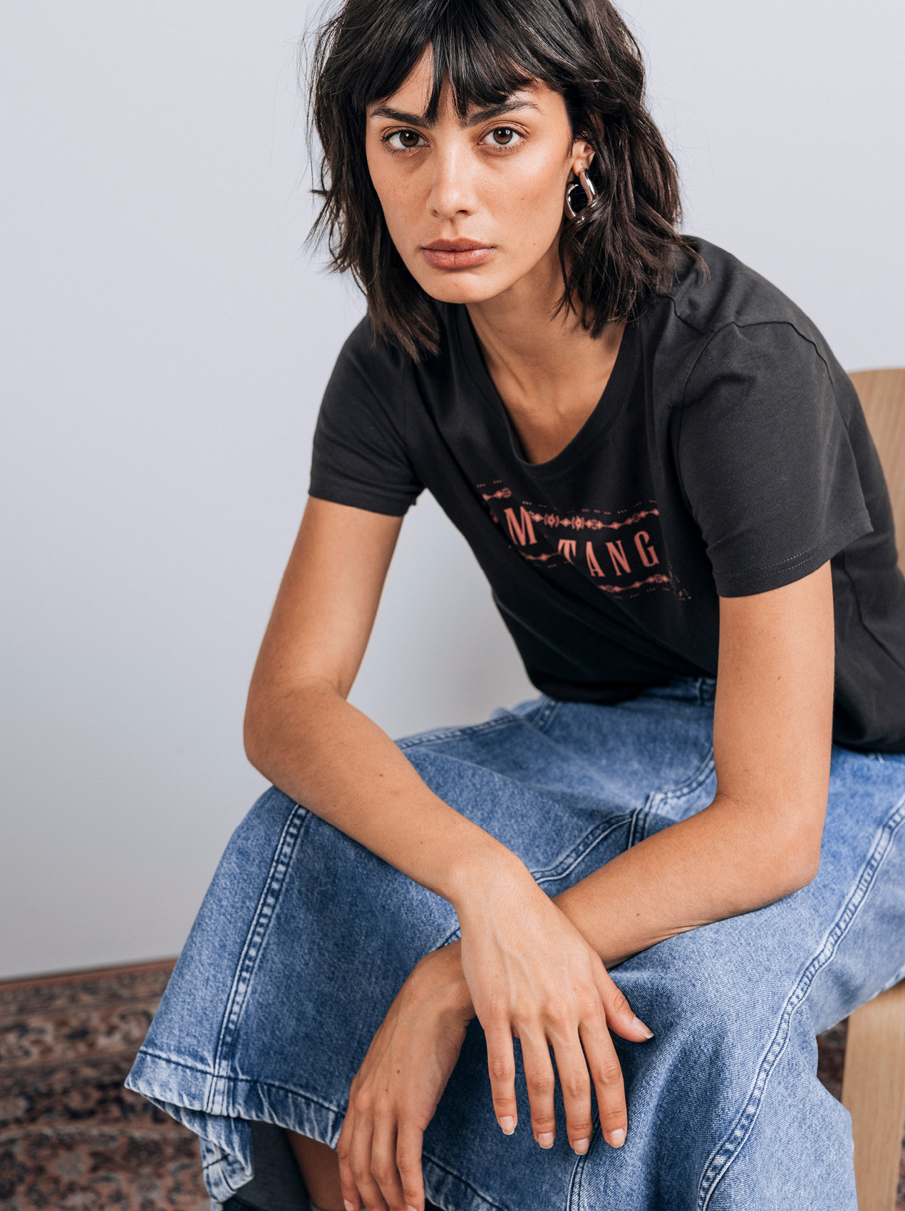 Hosen, Person, Sitzen, Jeans, Gesicht