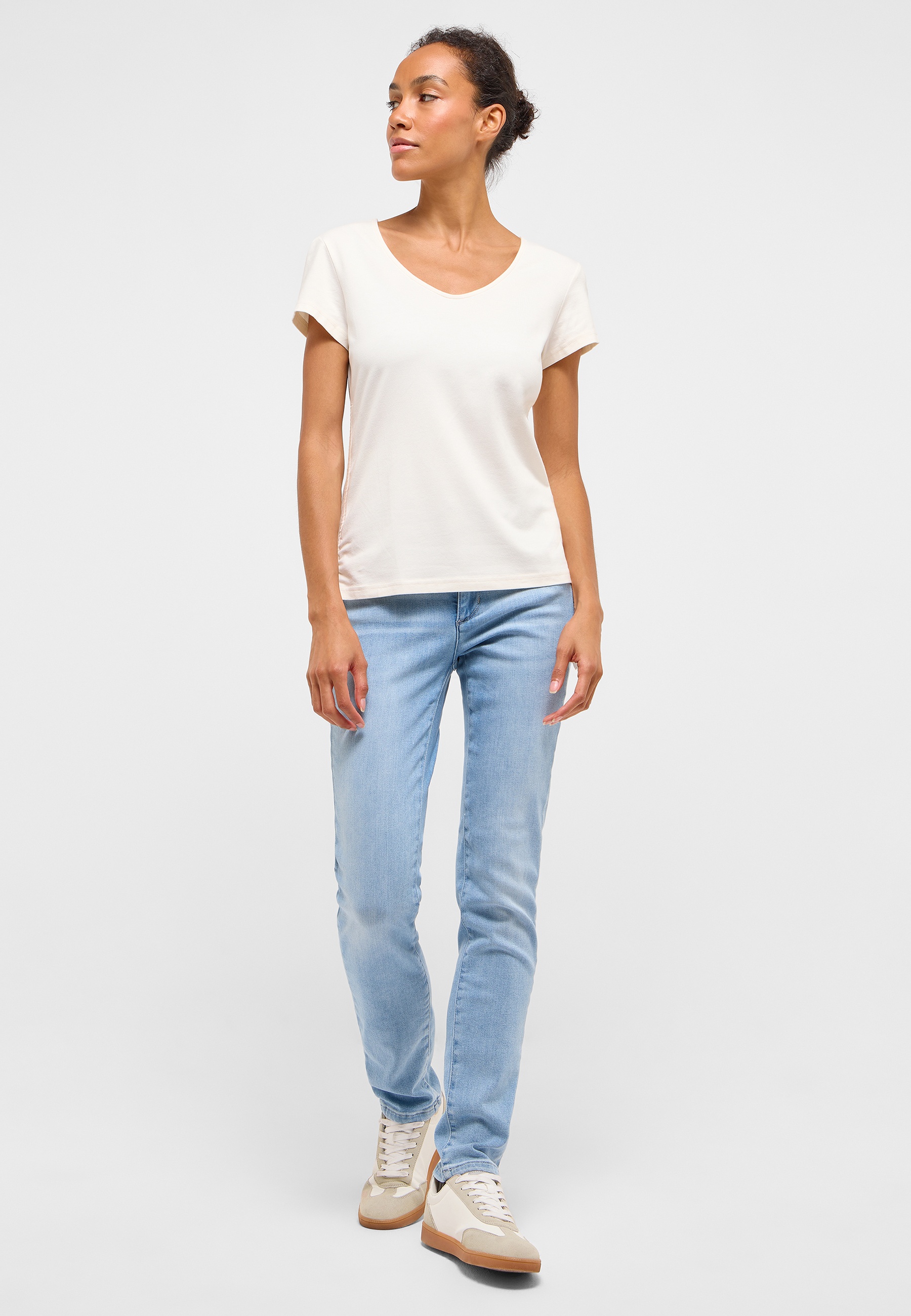 Hosen, T-shirt, Jeans, Person, Bluse