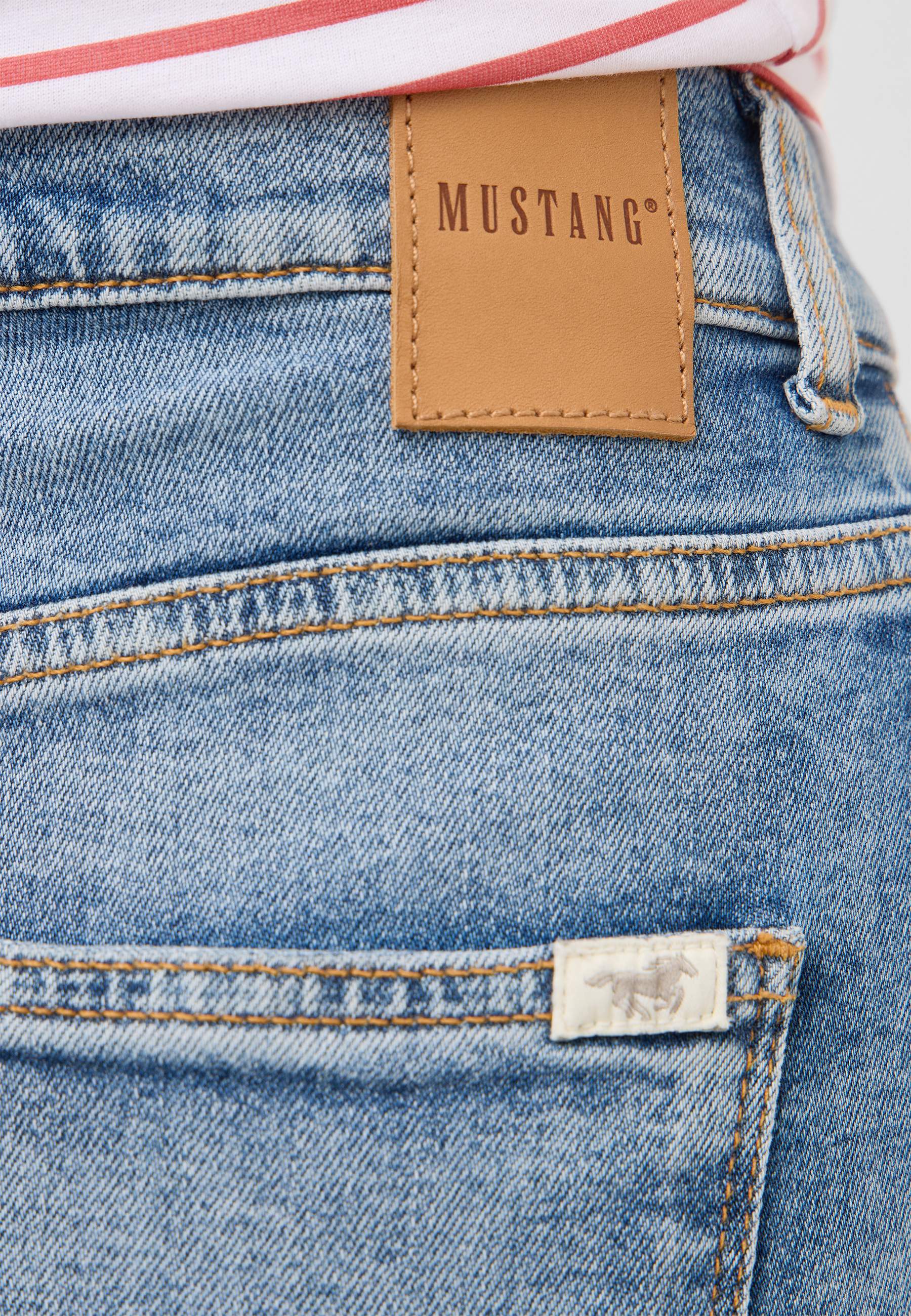 Jeans, Denim, Gesäßtasche, Gürtel-Etikett, Mustang
