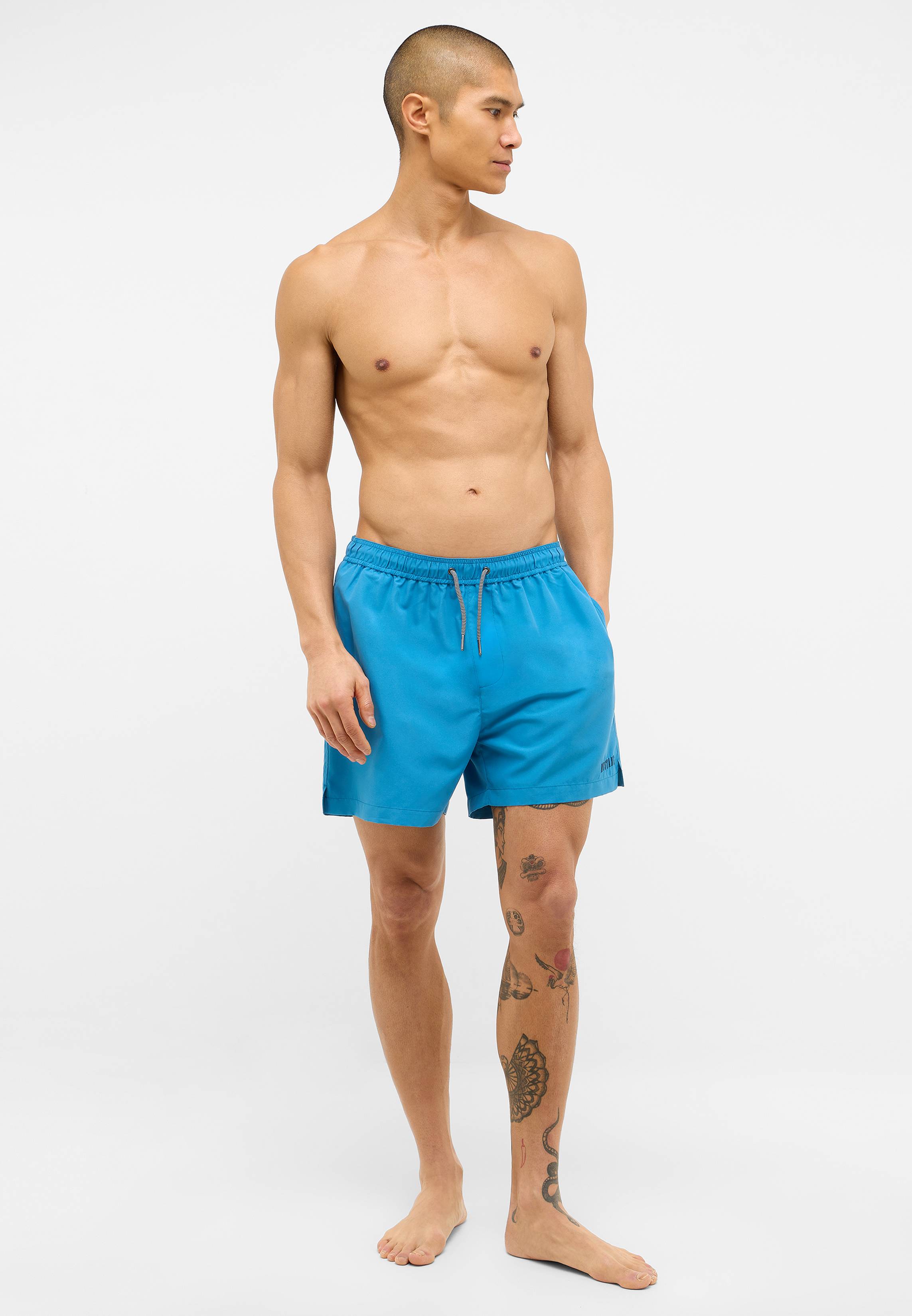 Bekleidung, Kurze Hosen, Badehose, Haut, Tätowierung