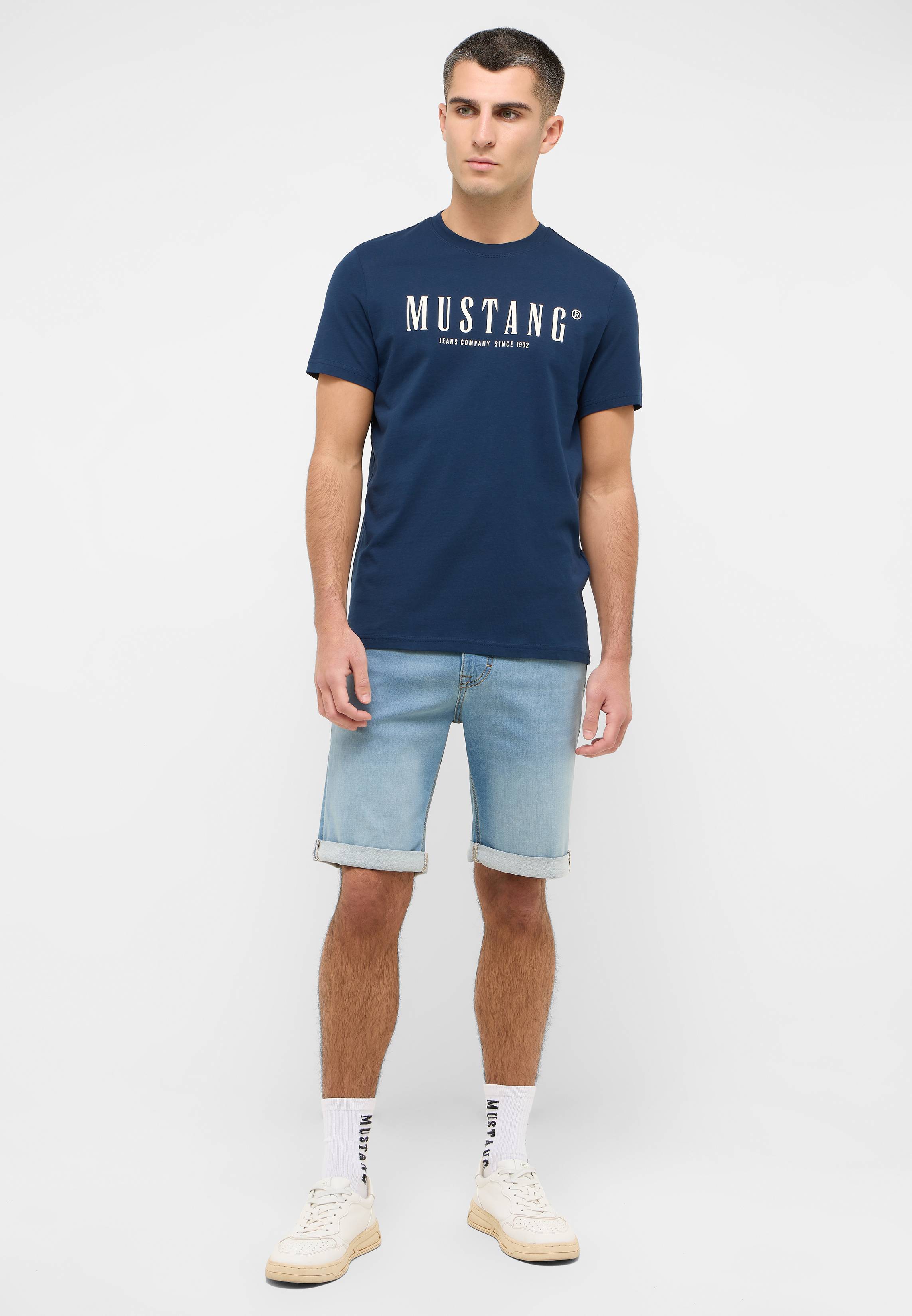 Bekleidung, Kurze Hosen, T-shirt, Person, Hemd