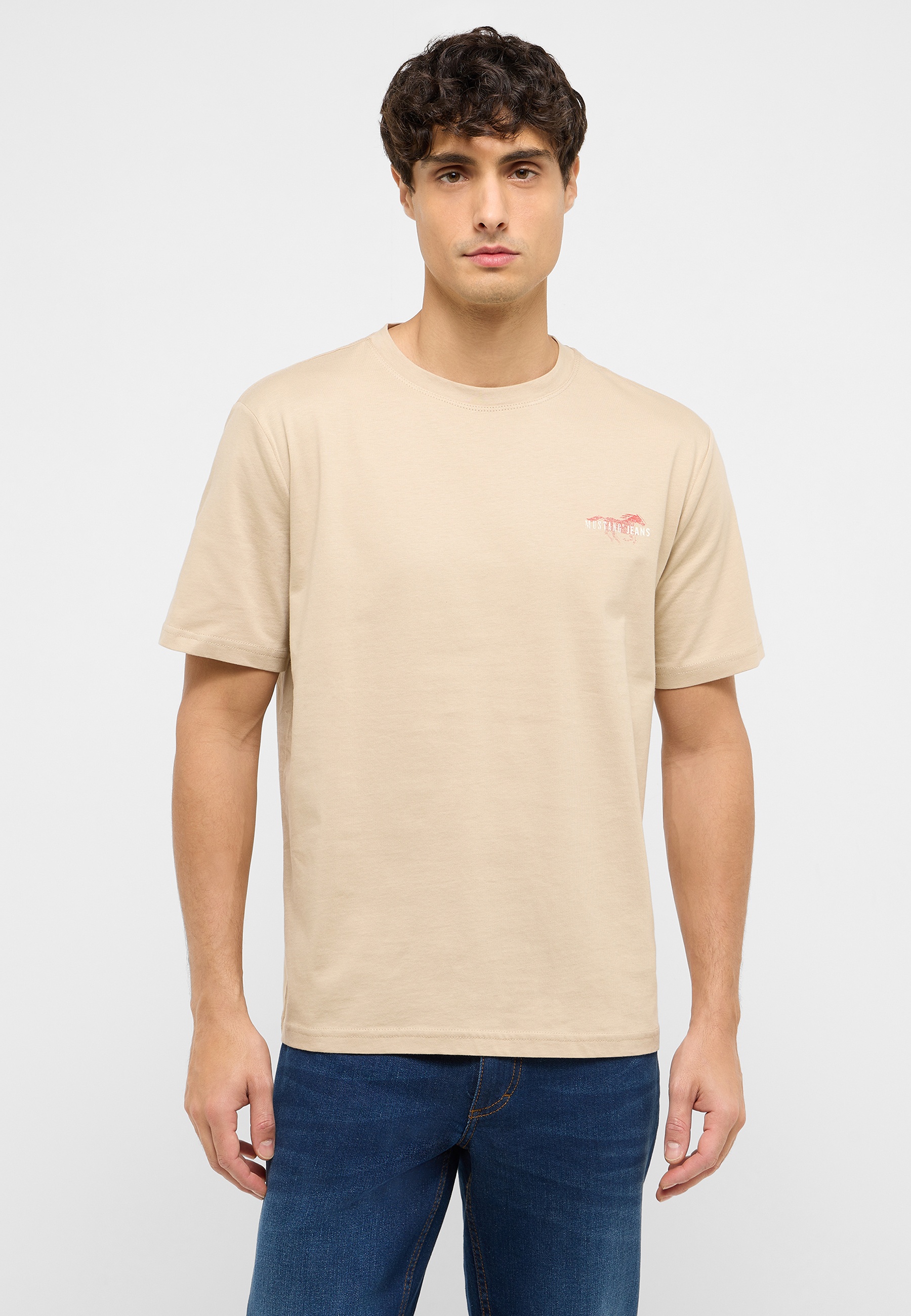 Bekleidung, T-shirt, Jeans, Person, Hemd