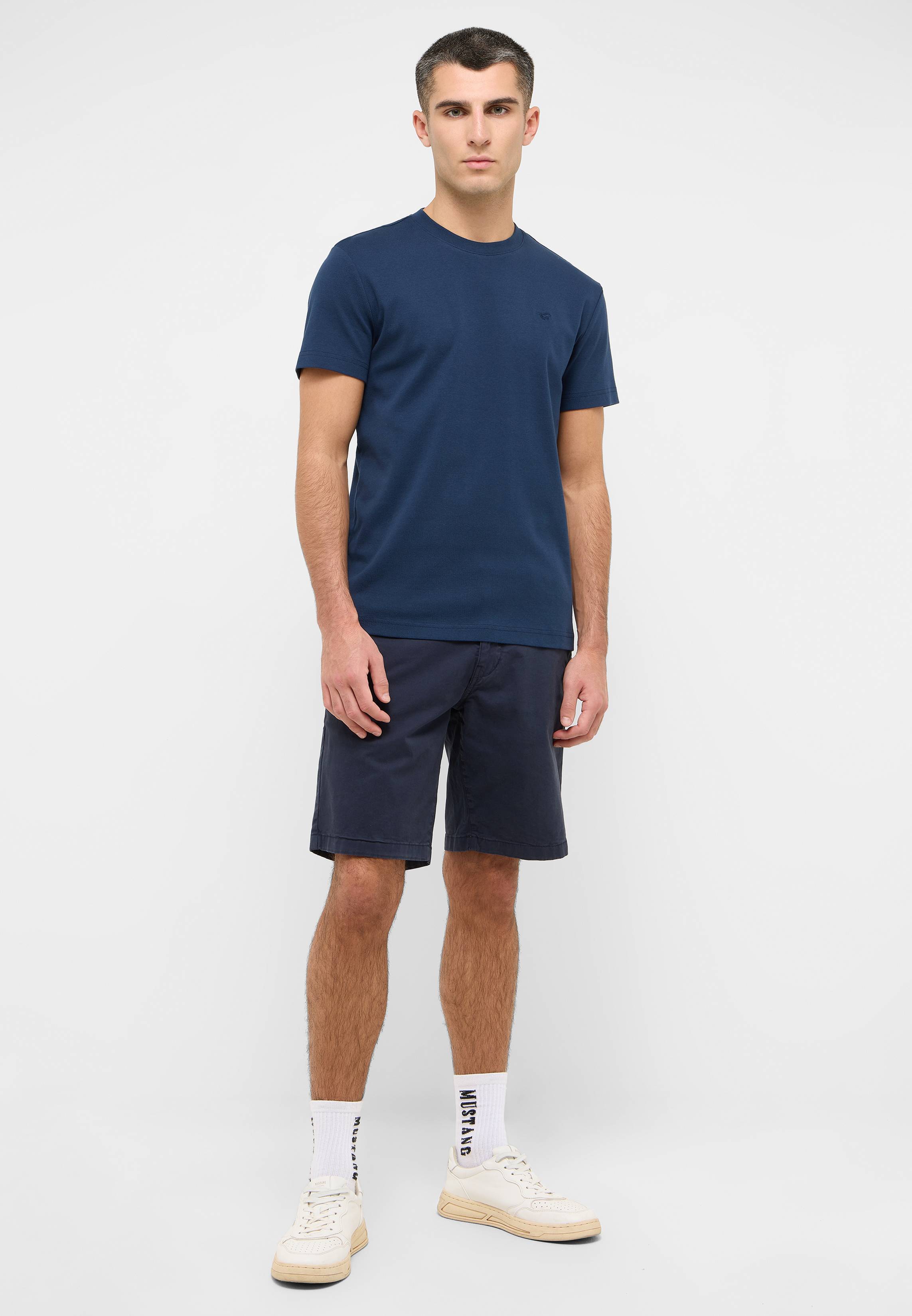 Bekleidung, Kurze Hosen, Person, T-shirt