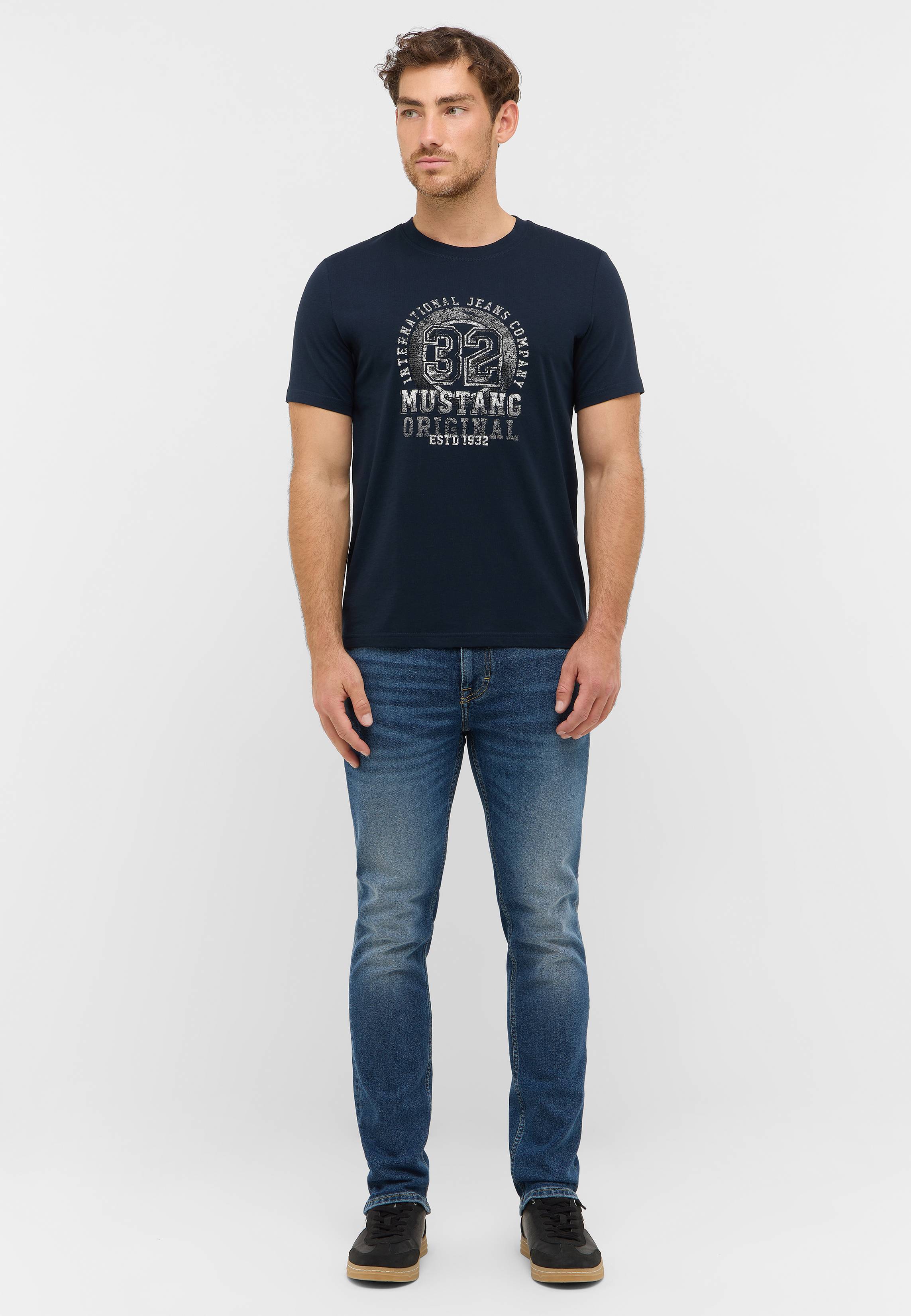 T-shirt, Hosen, Jeans, Person, Hemd