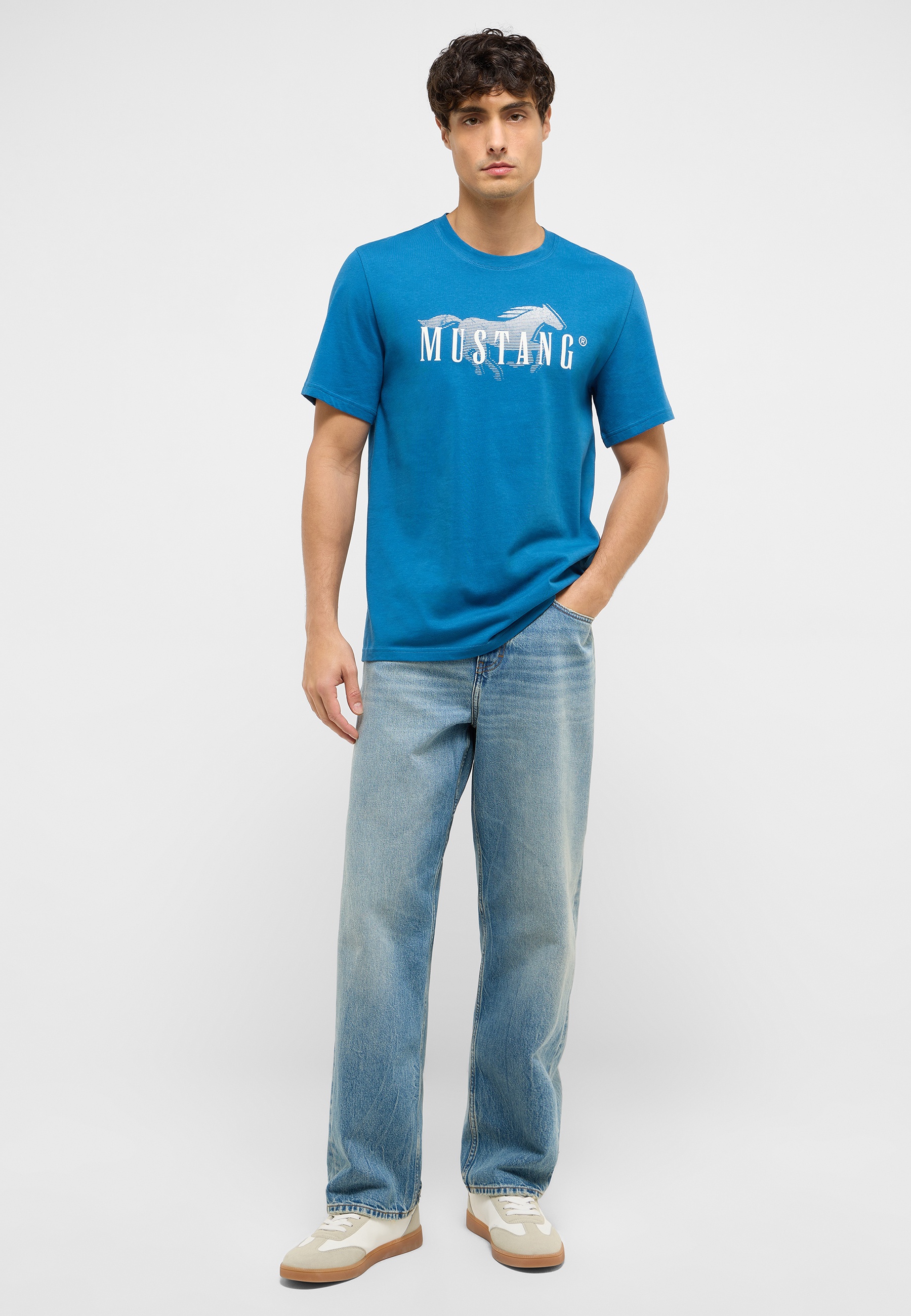 Hosen, T-shirt, Jeans, Person, Jugendlich