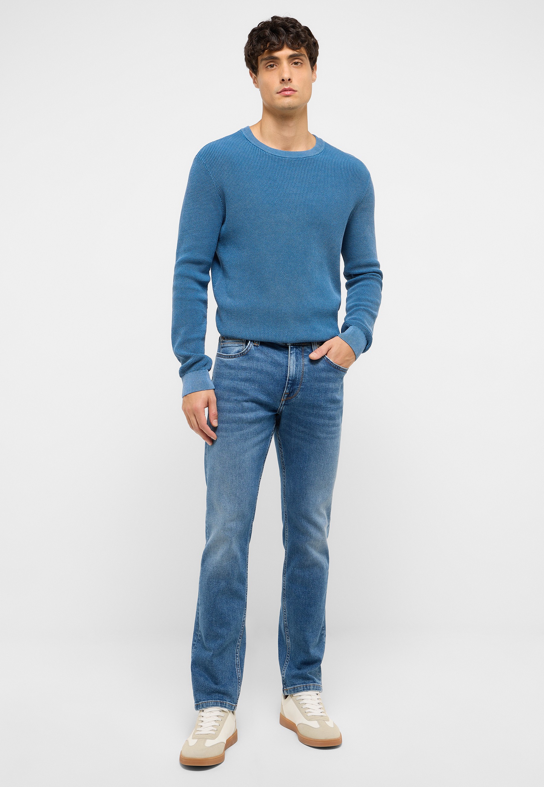 Hosen, Jeans, Pullover, Person, Langarm