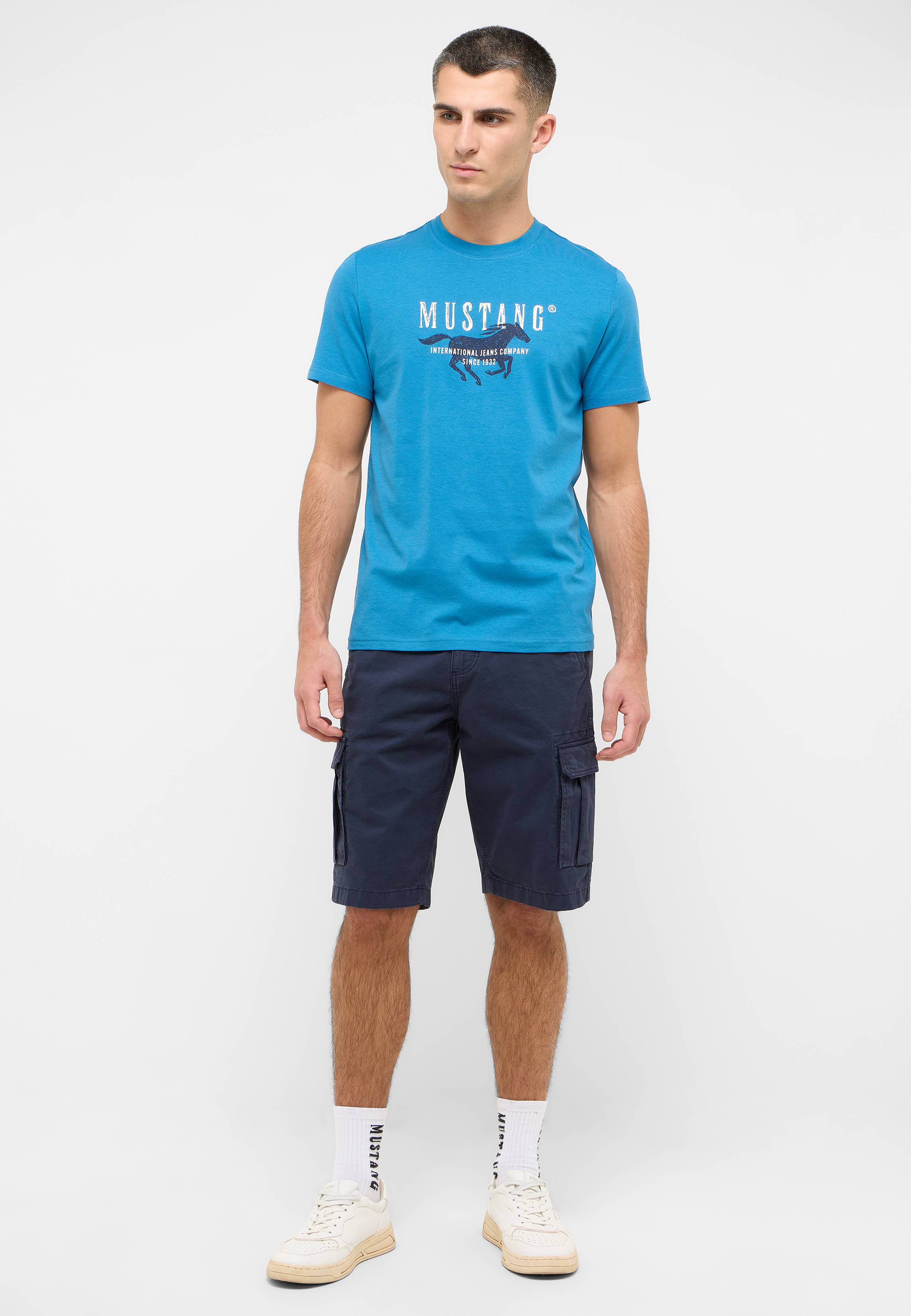 Bekleidung, Kurze Hosen, T-shirt, Person, Strandmode