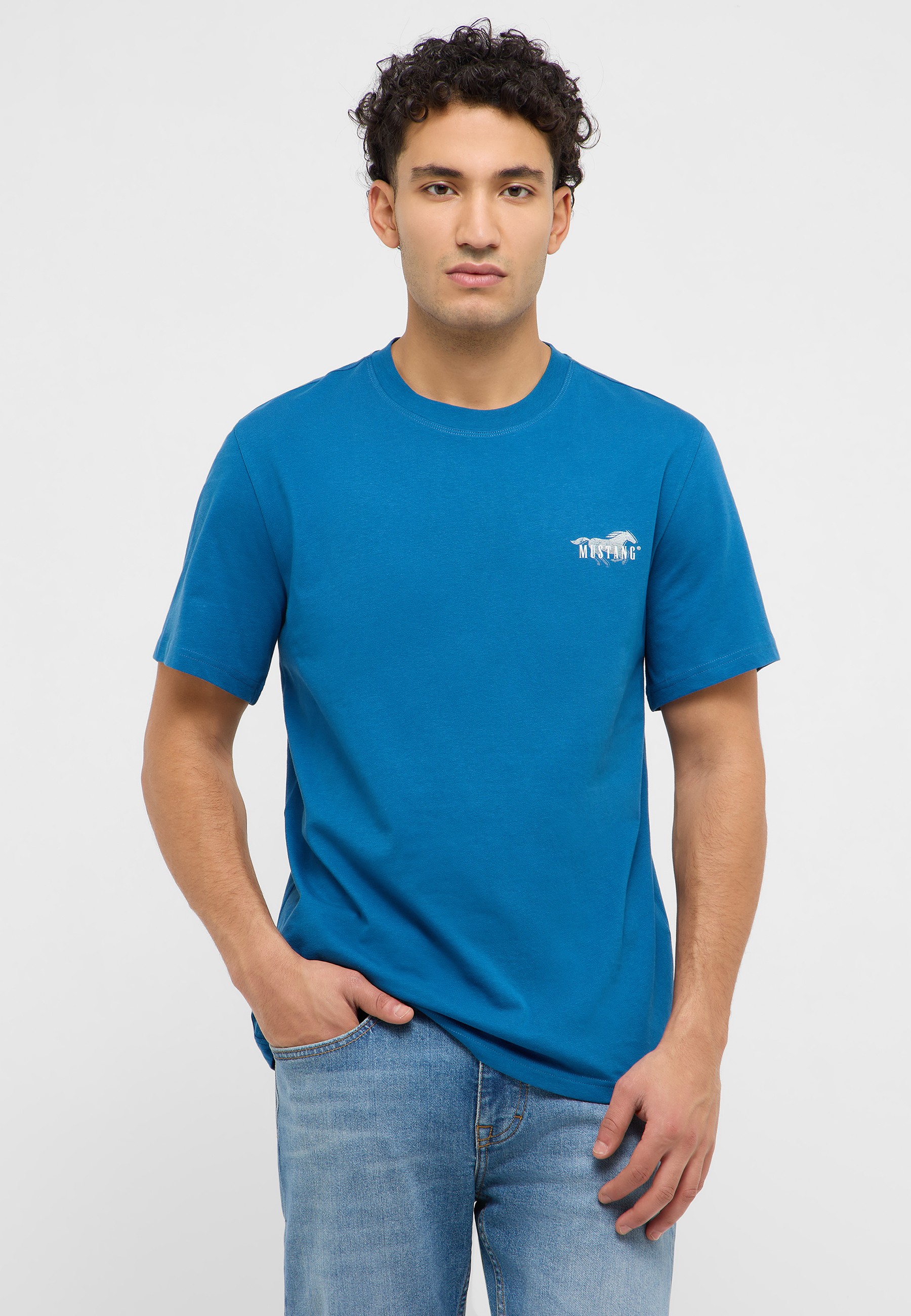 T-shirt, Person, Jeans, Ärmel, Hemd