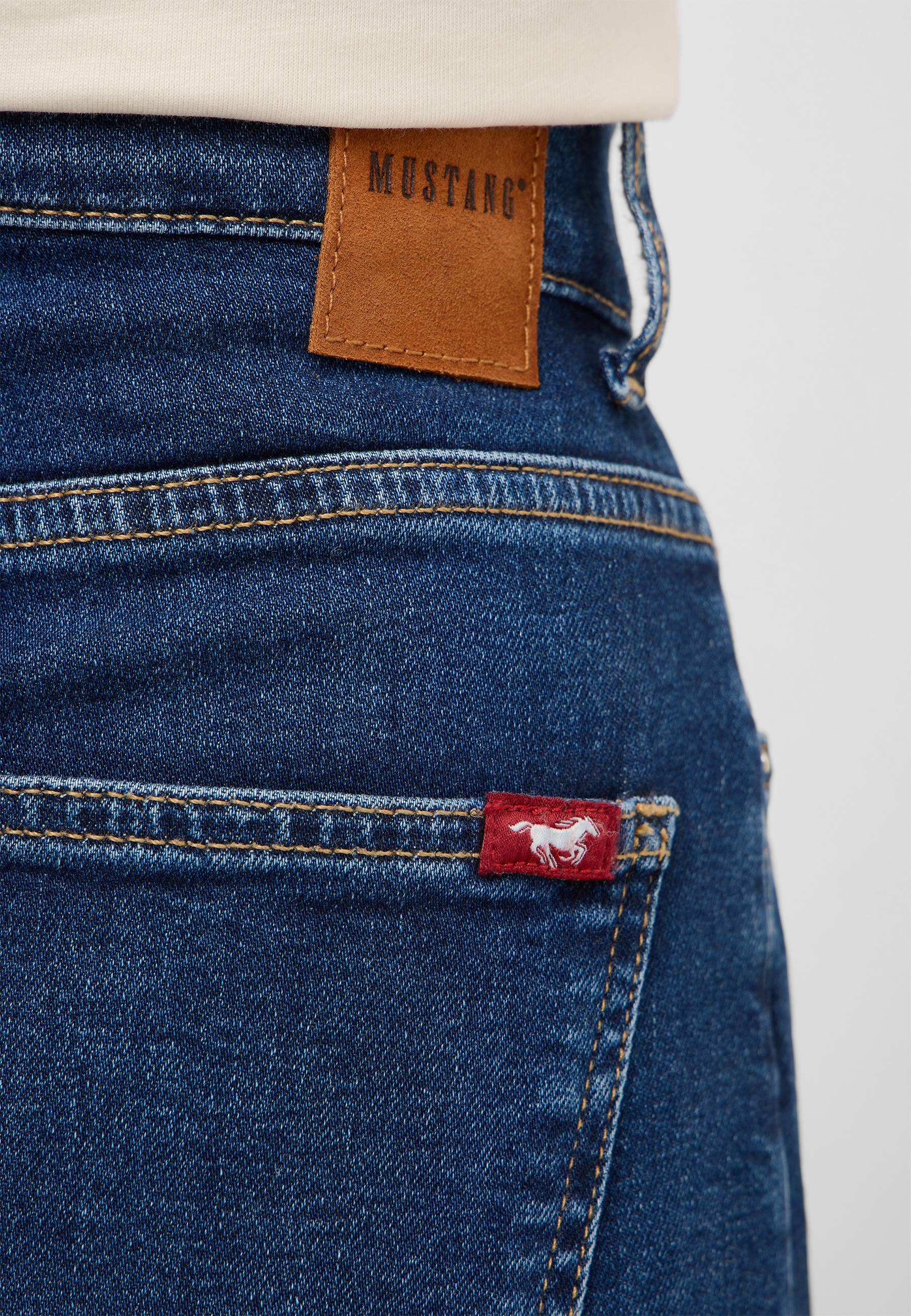 Jeans, Denim, Hinterentasche, Lederpatch, Rotes Schildchen
