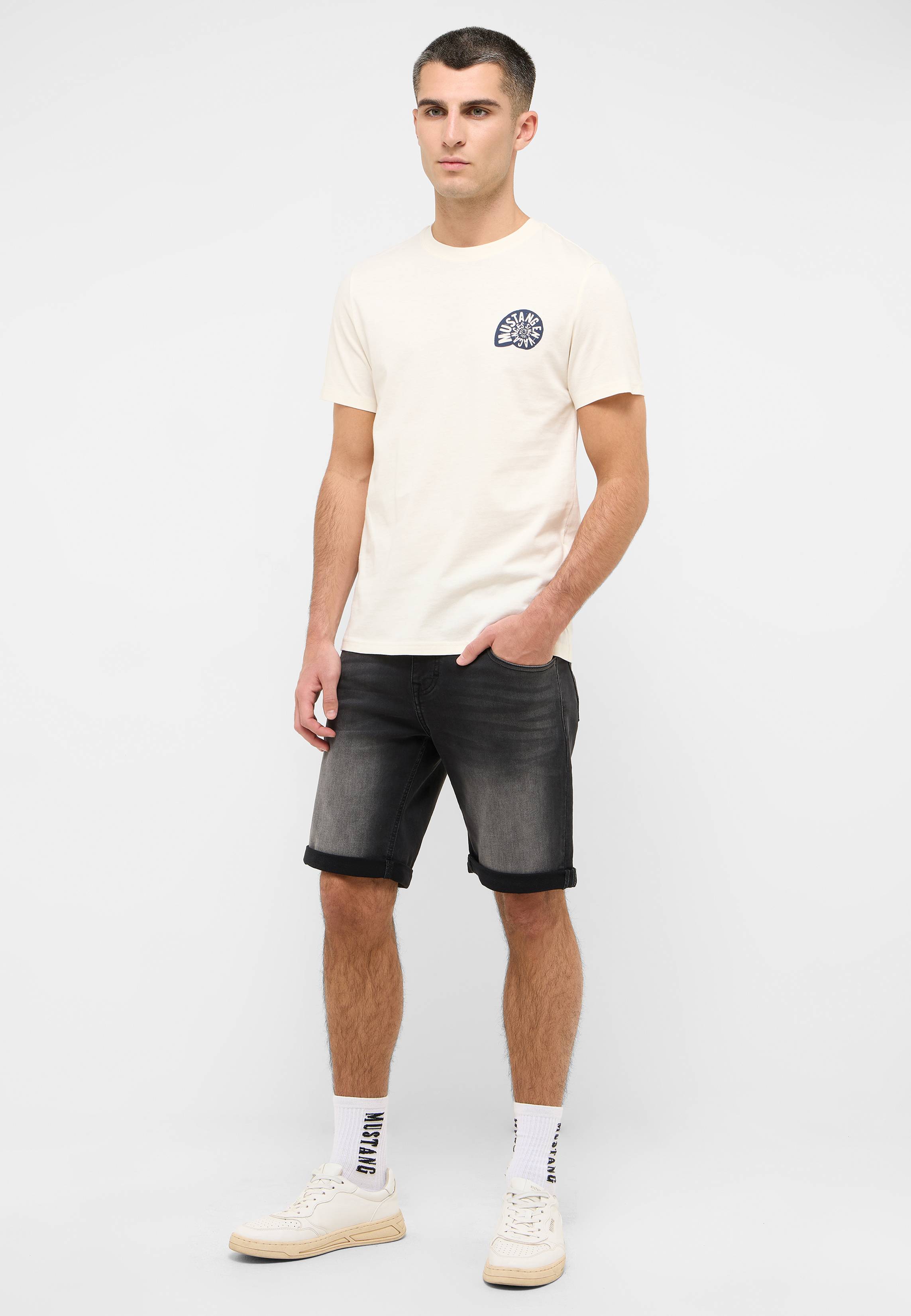 Bekleidung, Kurze Hosen, T-shirt, Person