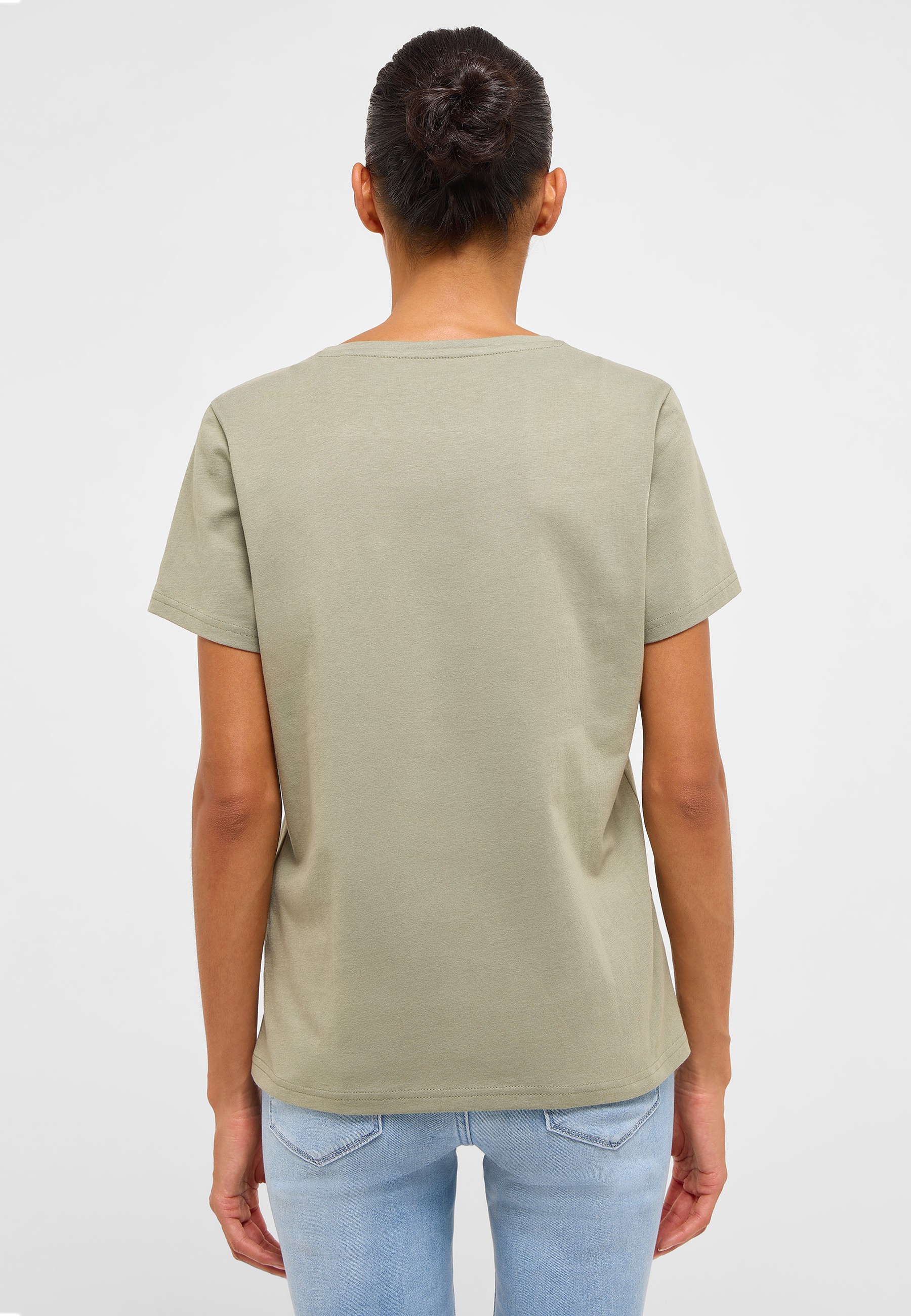 Bekleidung, T-shirt, Person, Ärmel, Jeans