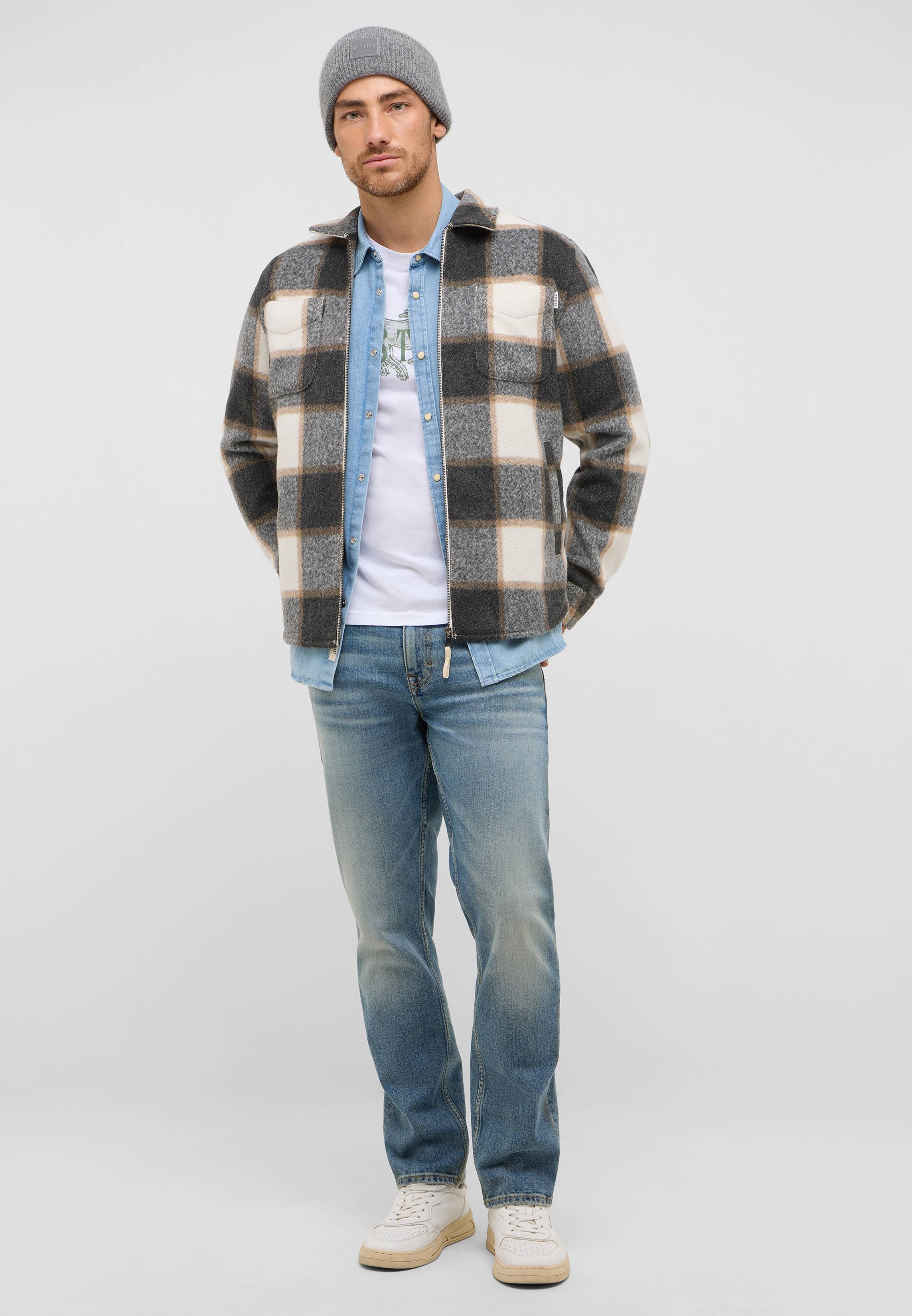 Hosen, Mütze, Mantel, Pullover, Person