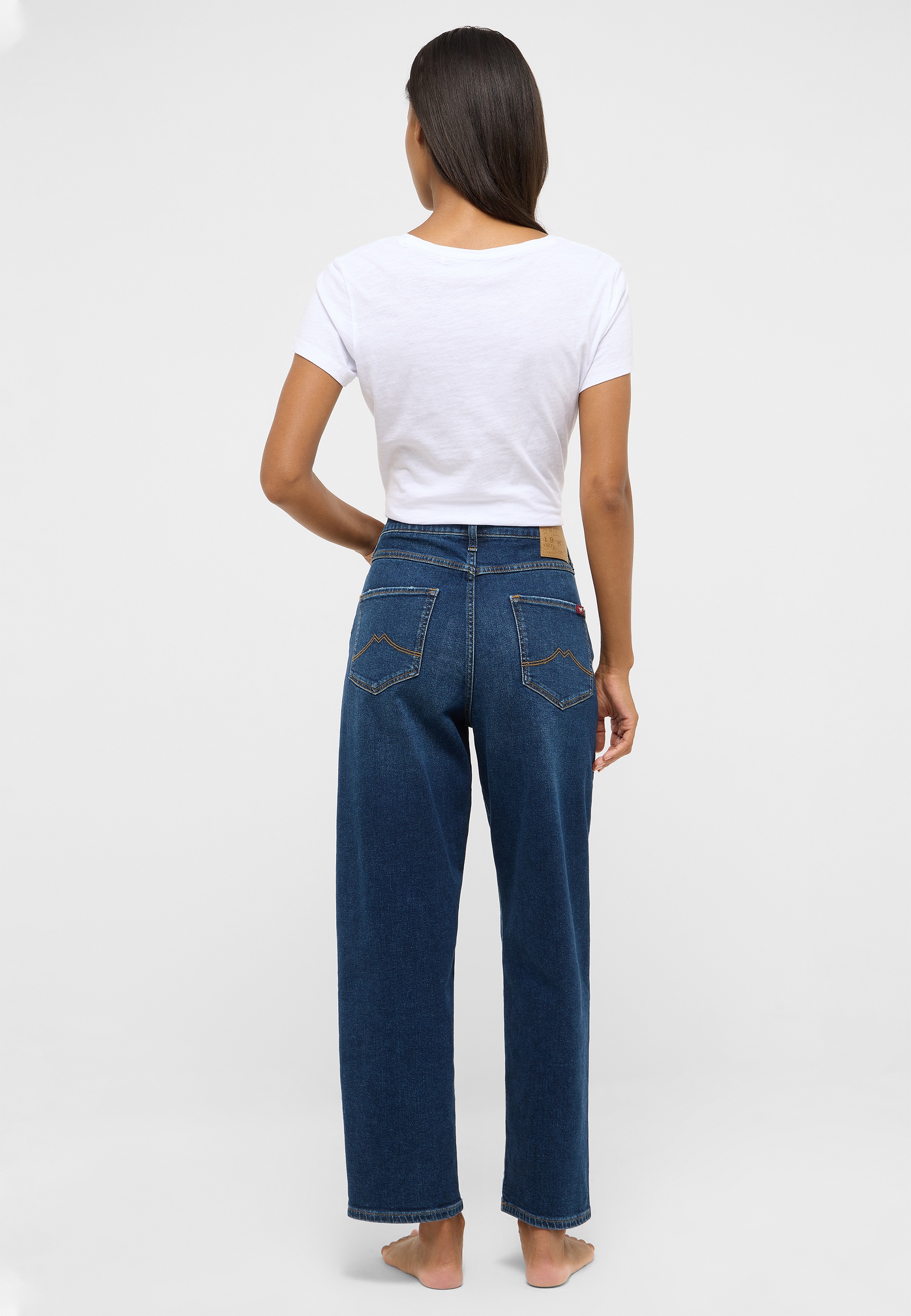 Jeans, Jeanshose, weite Passform, Rückenansicht, T-Shirt
