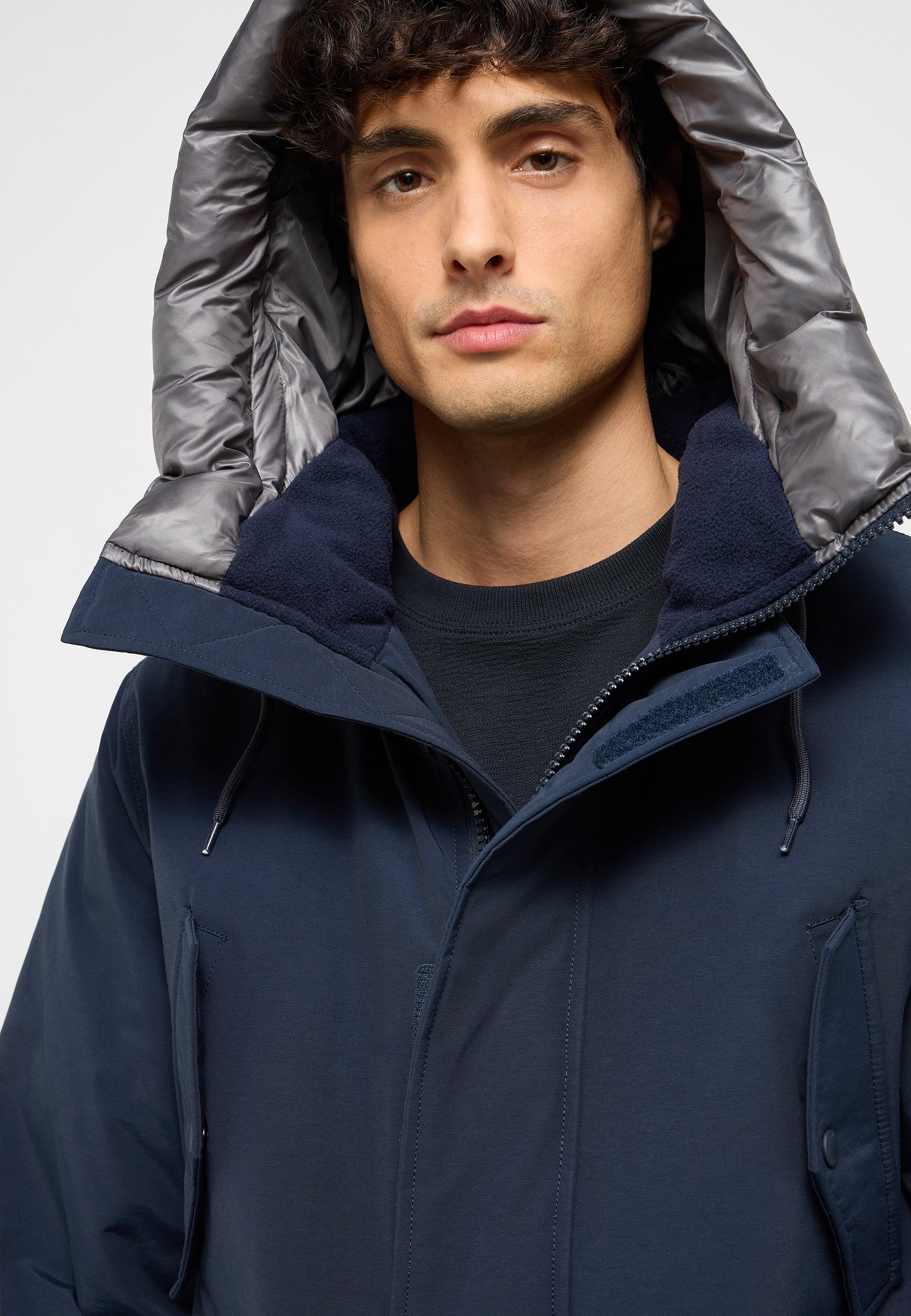 Mantel, Jacke, Gesicht, Kapuzenpulli, Kapuze