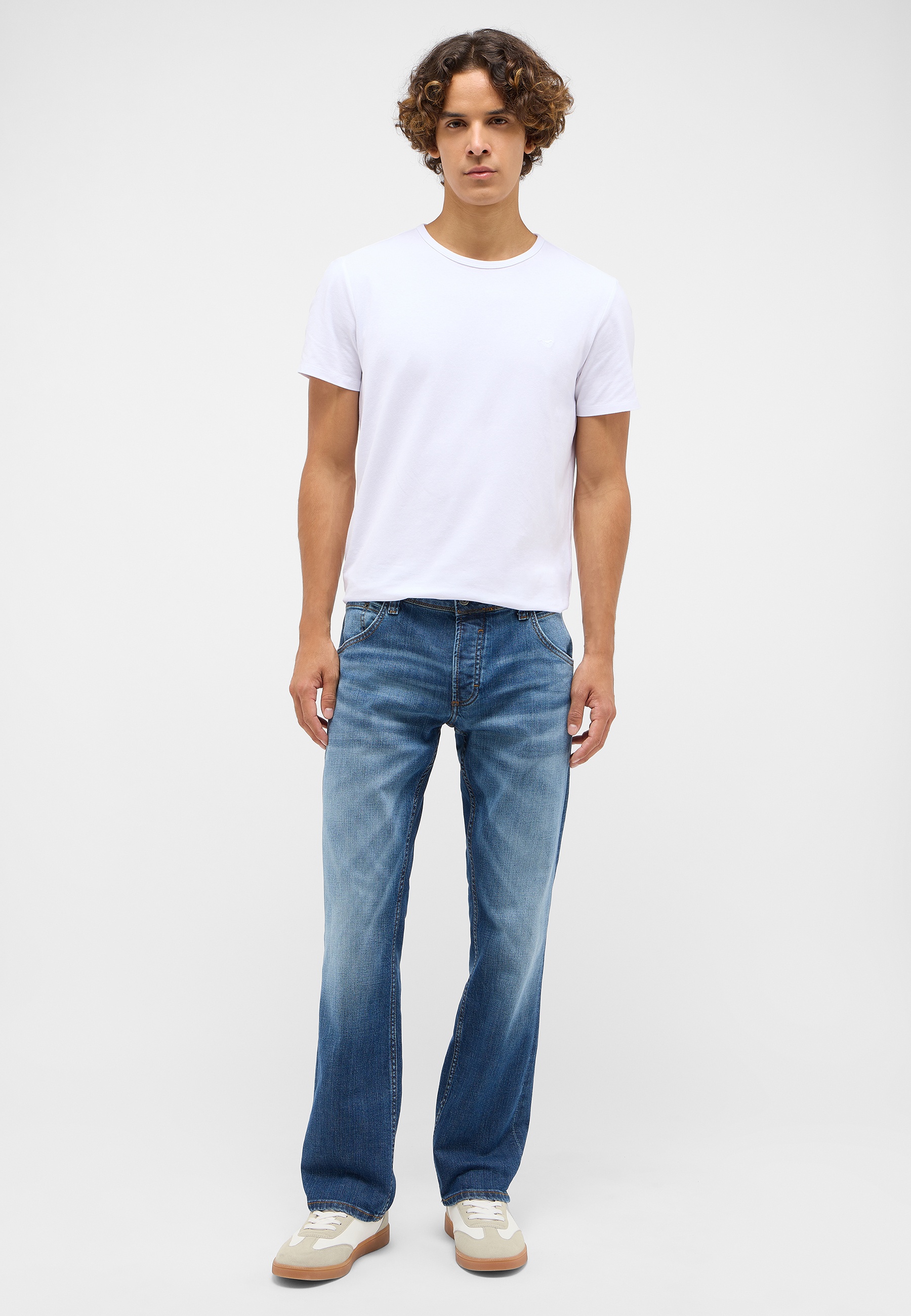 Bekleidung, Hosen, T-shirt, Jeans, Person