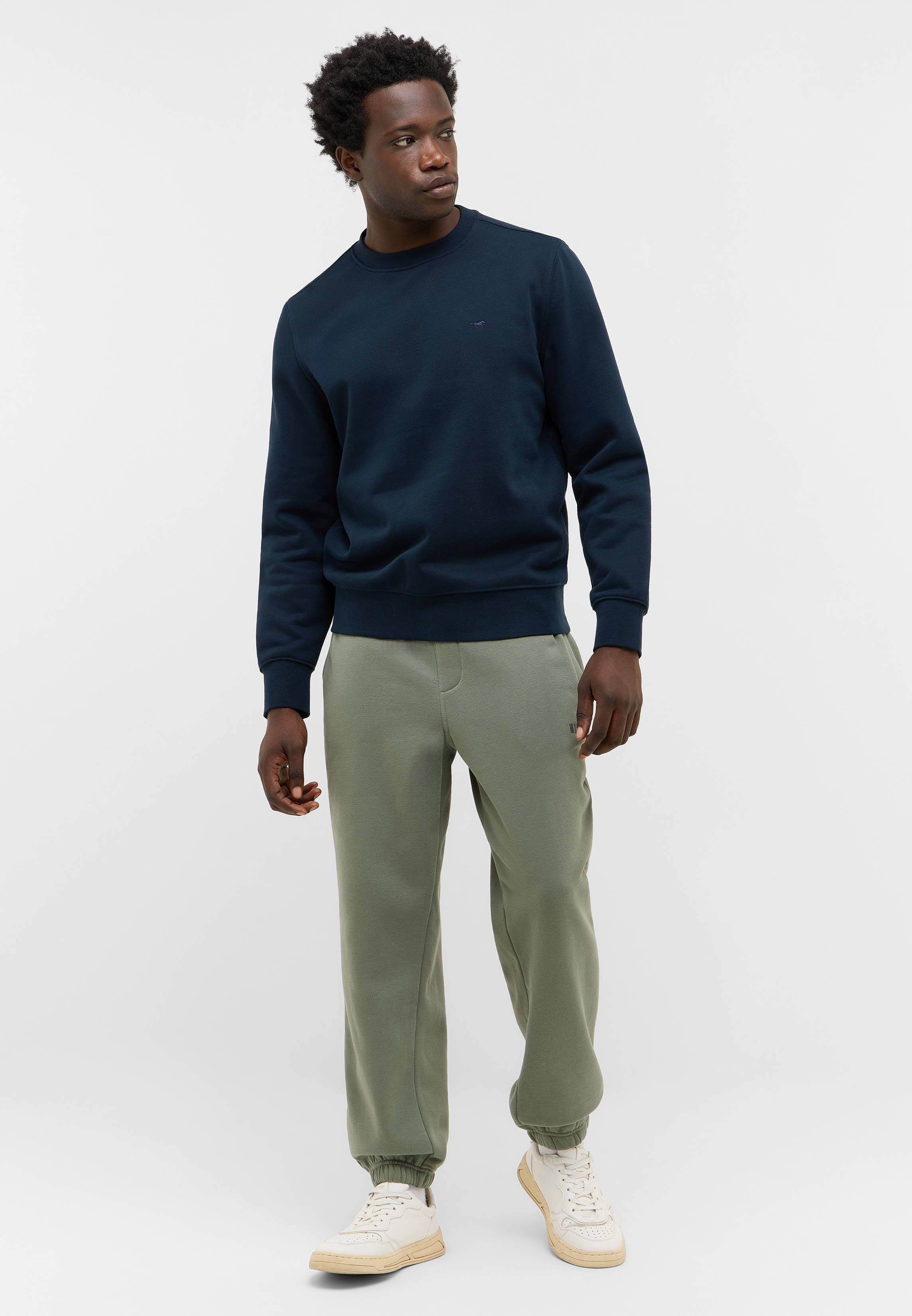 Hosen, Person, Stehend, Erwachsener, Mann