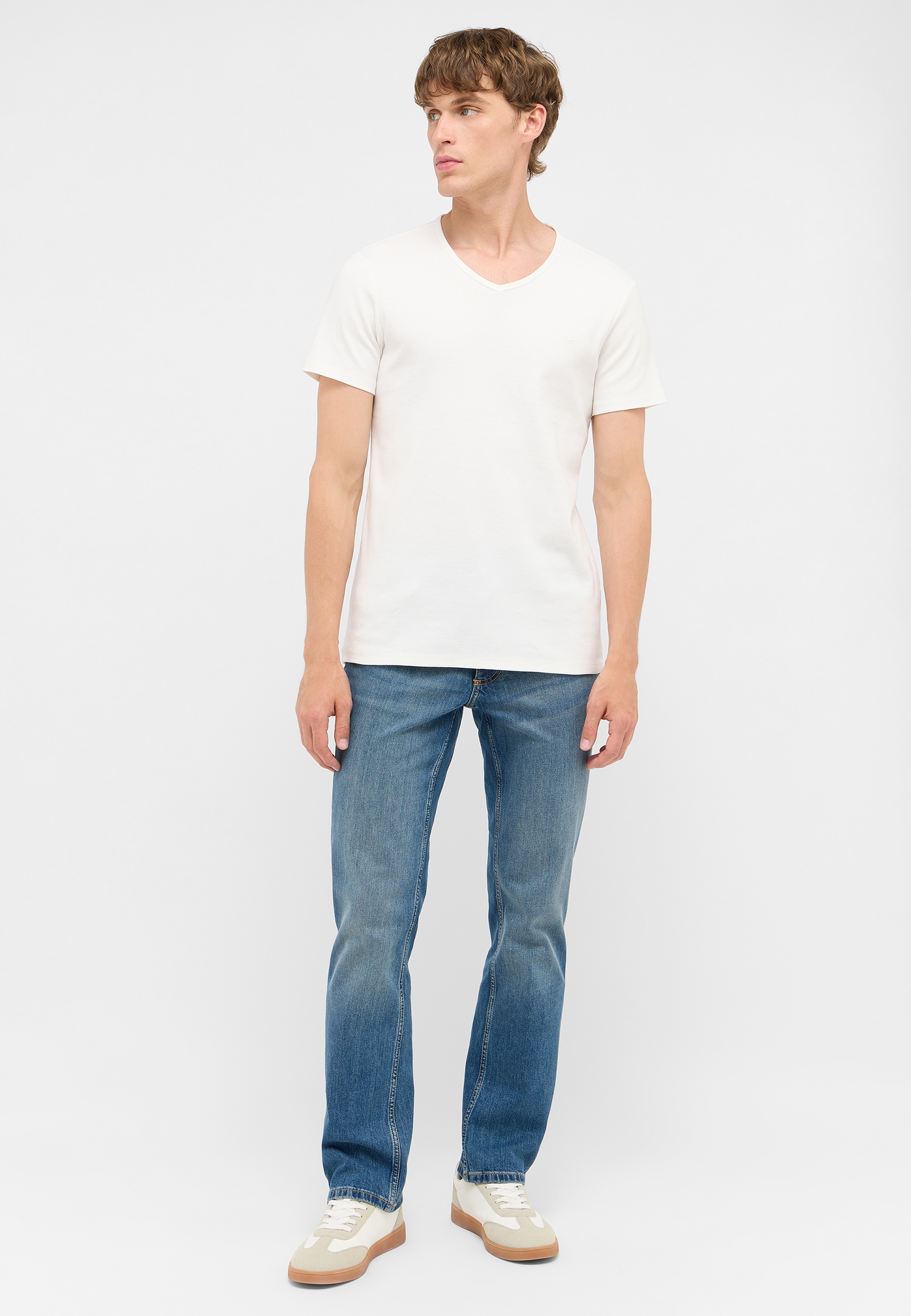 Bekleidung, T-shirt, Hosen, Person, Jeans