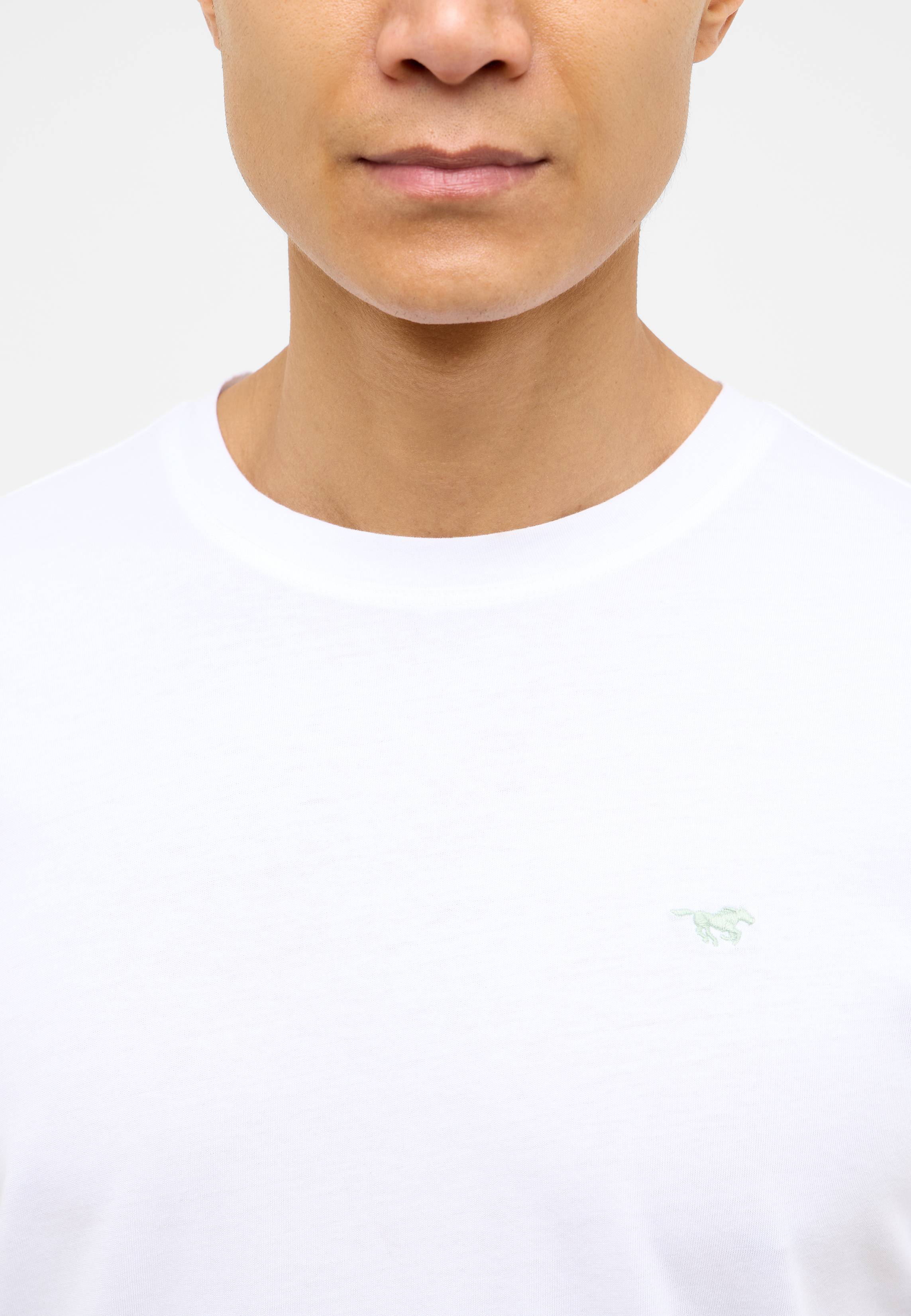 T-shirt, Gesicht, Kopf, Hals, Person