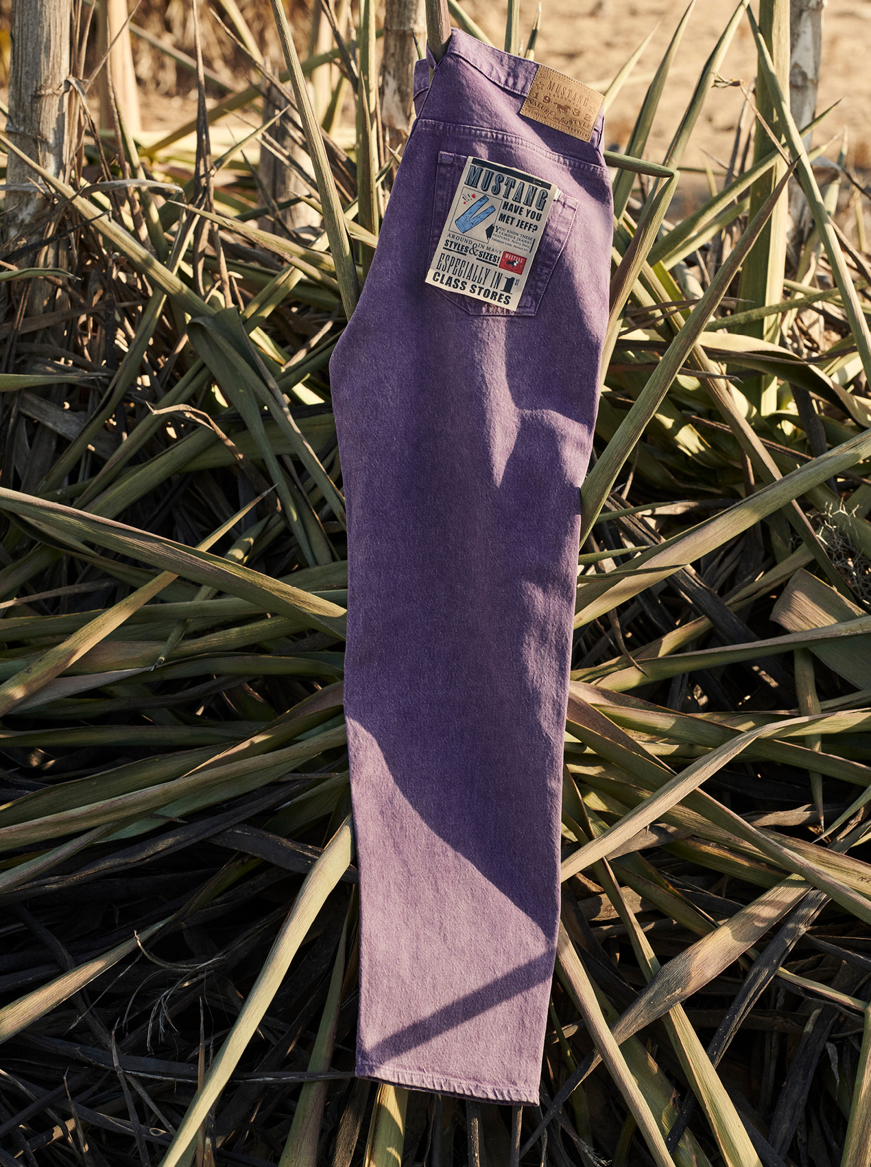 lila Hose, Hose, Chino, Stoffhose, Patchaufnäher