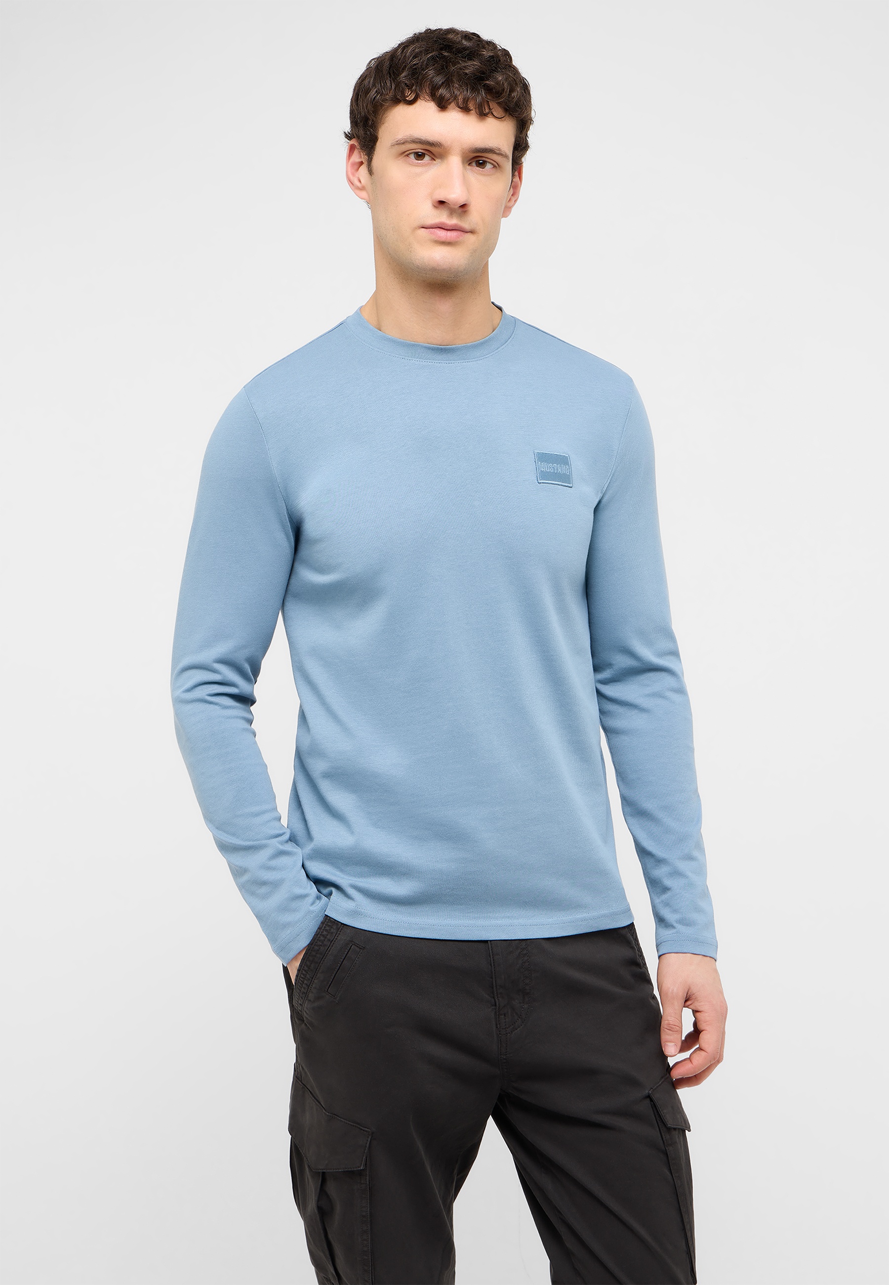 Langarmshirt, Rundhals, Hellblau, Basic-Shirt, Tragebeispiel