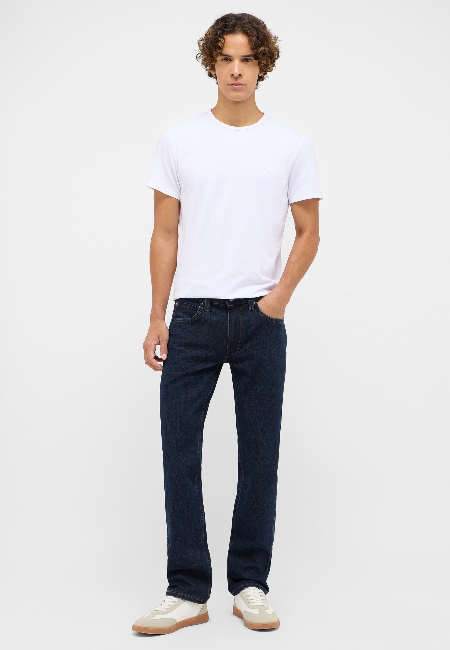 Bekleidung, Hosen, T-shirt, Jeans, Person