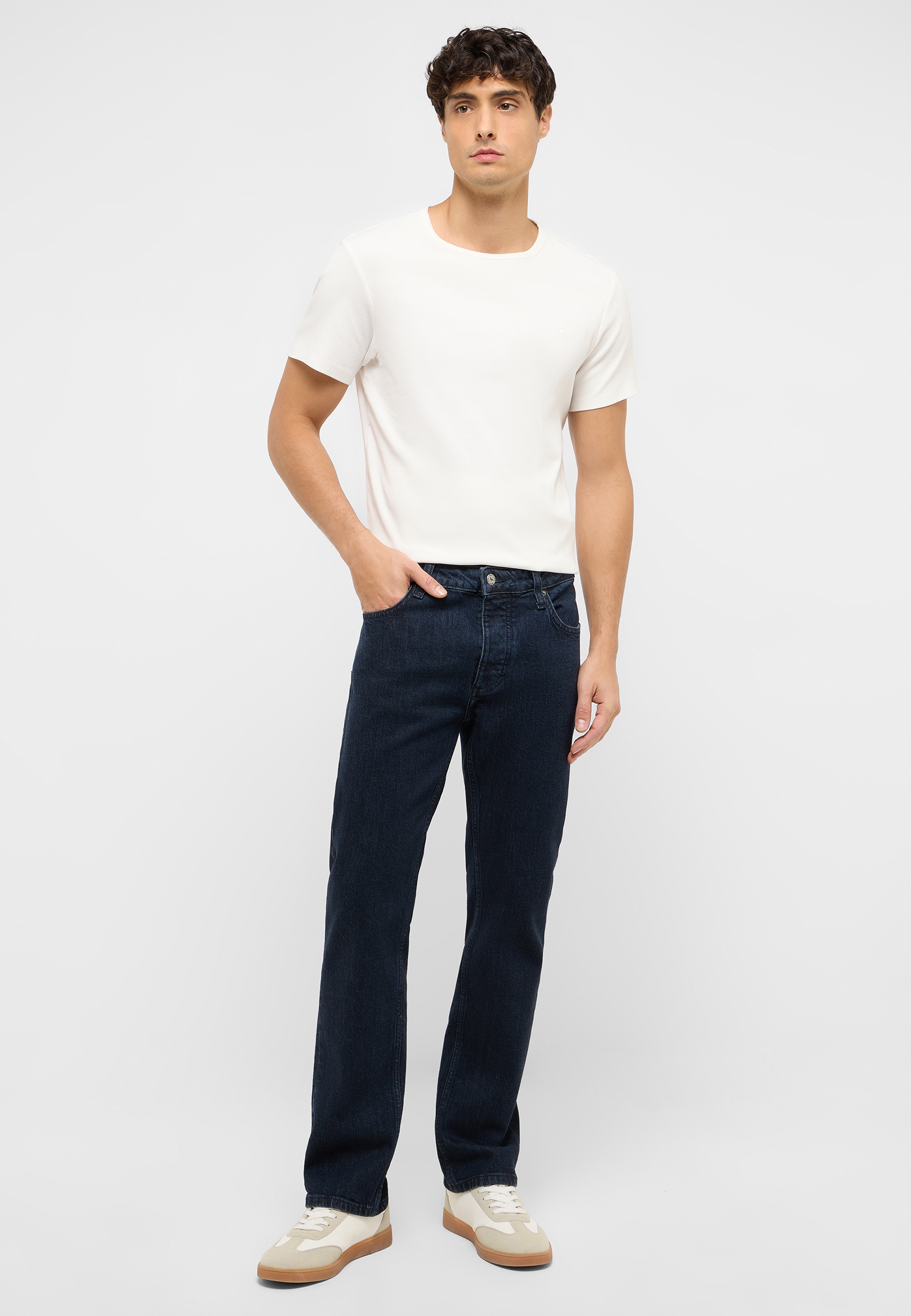 Hosen, Jeans, T-shirt, Person, Schuh