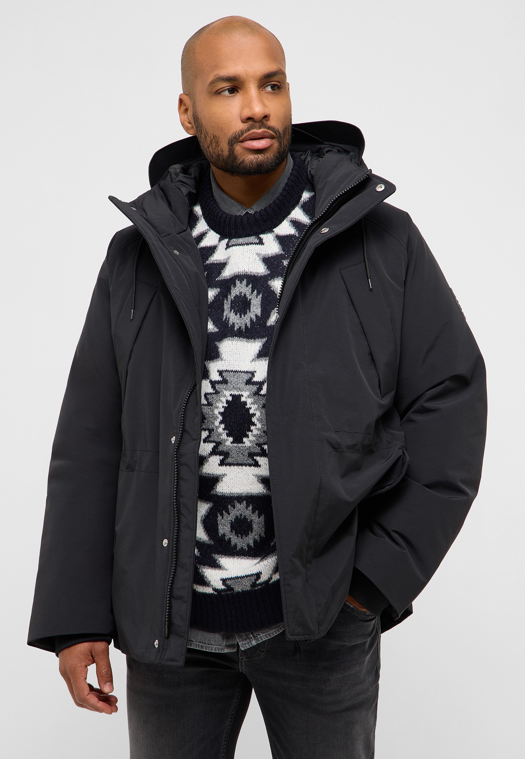 Mantel, Jacke, Jeans, Kapuzenpulli, Pullover