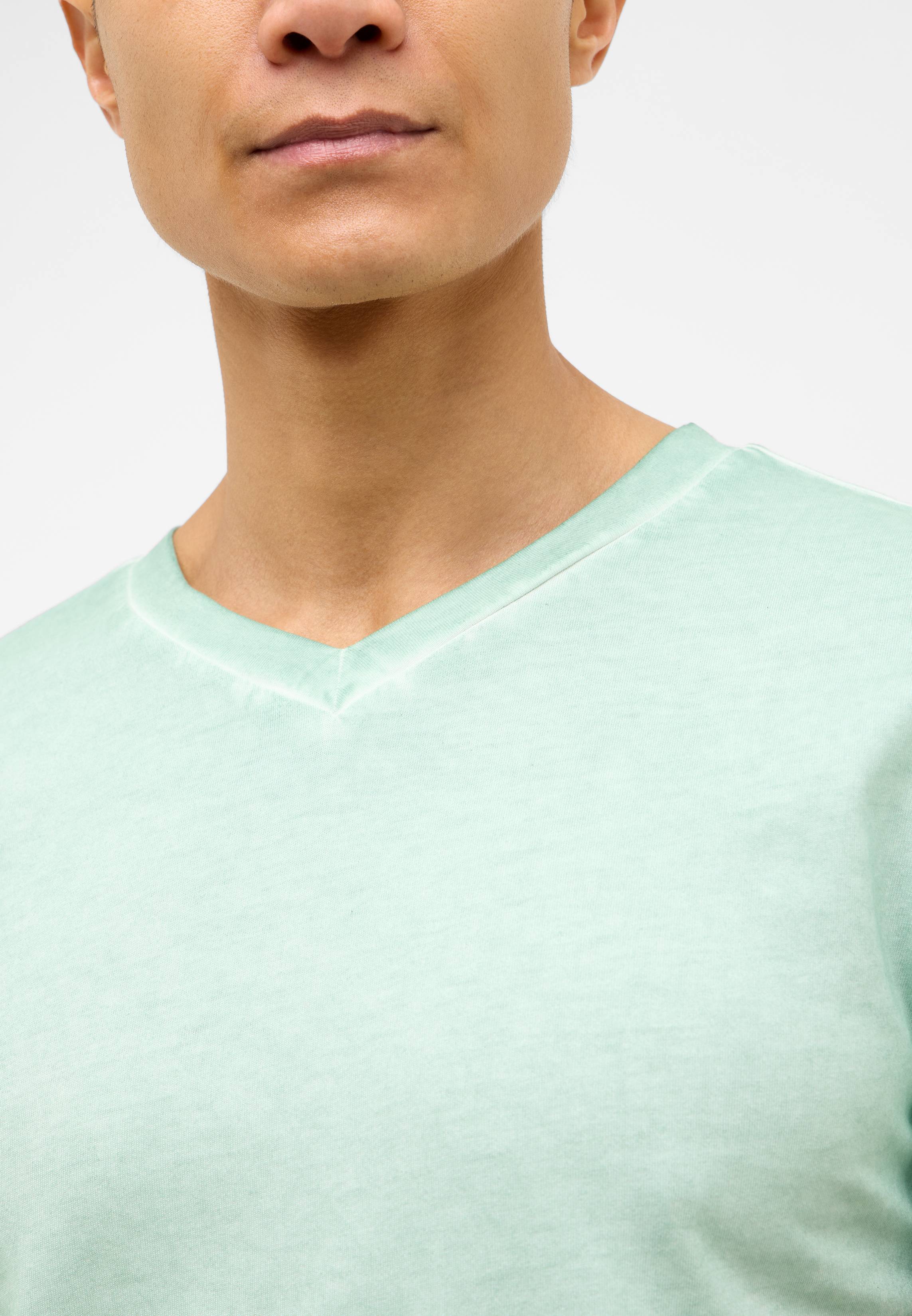 Gesicht, Kopf, Hals, Person, T-shirt